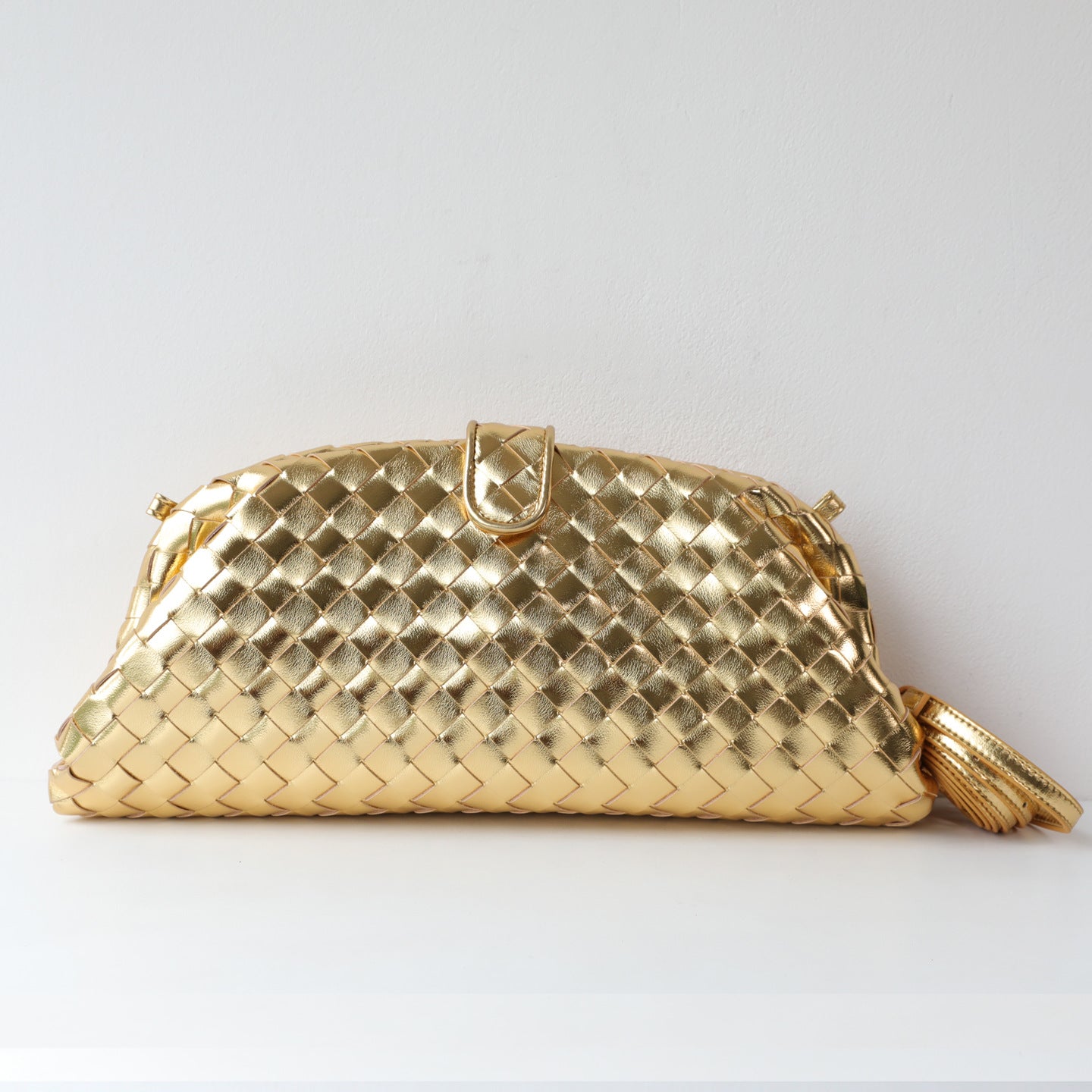 Woven Cloud Clasp Bag for Women Genuine Leather Large Capacity Shoulder Crossbody Handbag, Versatile Niche Purse with Soft Textured Design
