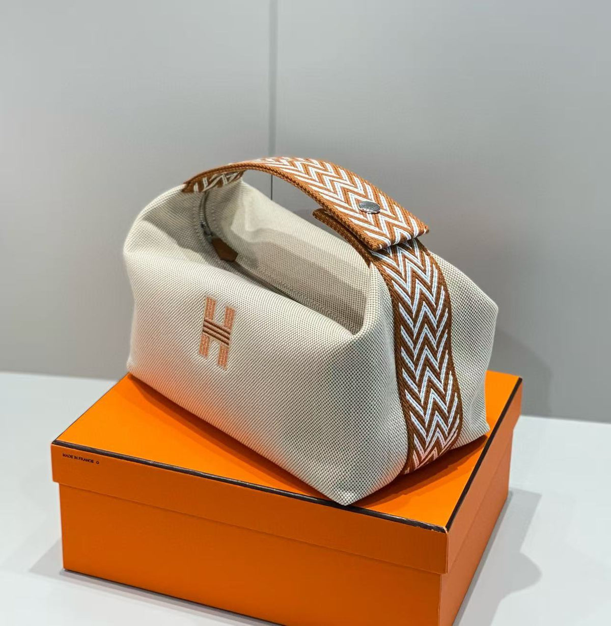 Waterproof Canvas Toiletry Bag for Women, Hermès-Inspired Travel Makeup Pouch 21/25cm, Semi-Handmade Embroidered Box Bag with Sturdy Steel Hardware, Portable Cosmetic Organizer for Daily Use
