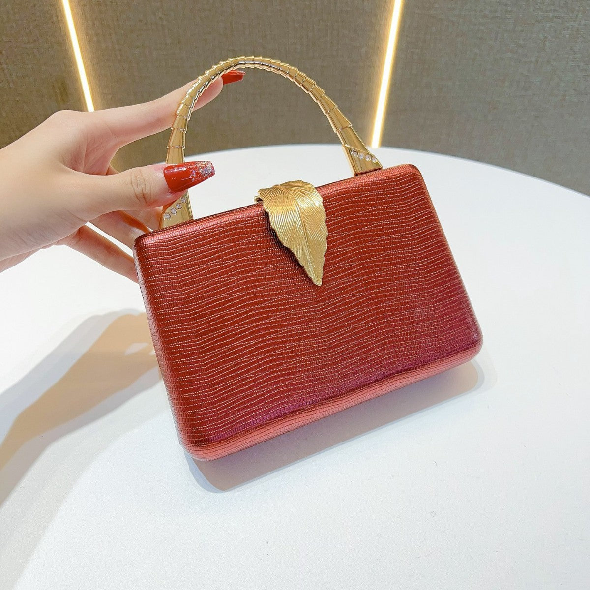 Elegant Premium Evening Clutch for Women, A Glamorous Top-Handle Crossbody Shoulder Handbag with Sophisticated Design, Perfect for Parties Banquets Formal Gowns & Special Occasions