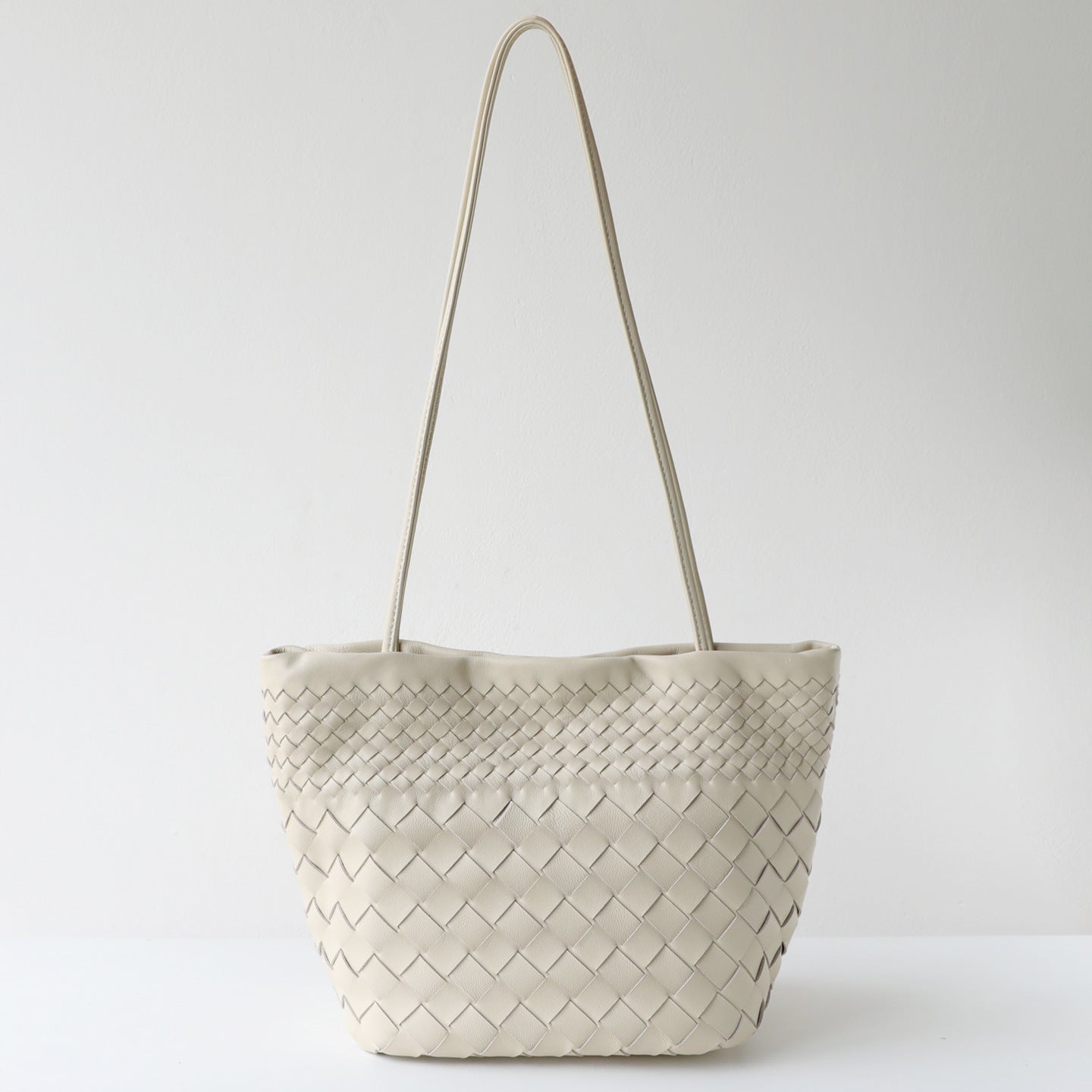 Sheepskin Woven Bucket Underarm Bag for Women Niche Slouchy Commuter Shoulder Handbag, Versatile Genuine Leather Purse with Soft Artisan Texture