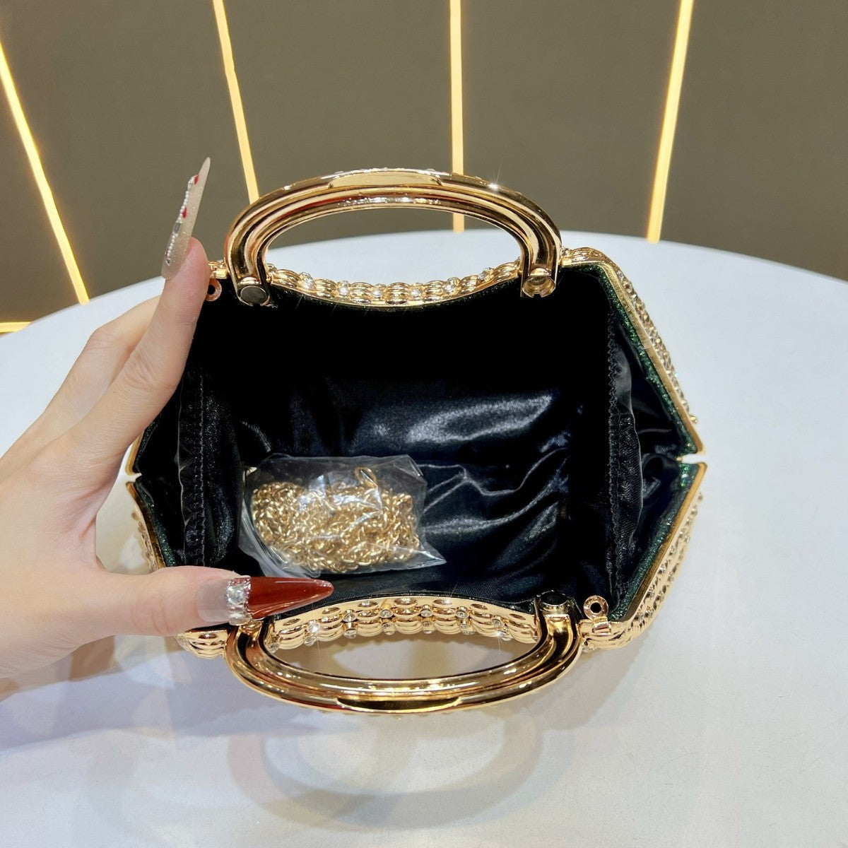 Exquisite Rhinestone-Embellished Evening Clutch for Women, A Light Luxury Crystal-Studded Top-Handle Handbag with Removable Crossbody Strap, Perfect for Banquets Weddings & Formal Events
