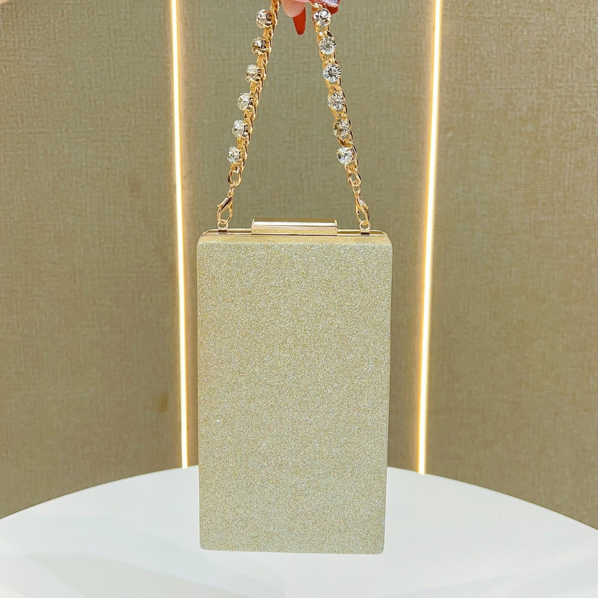 Chic Chain Top-Handle Evening Bag for Women, A Turn-Lock Banquet Purse Perfect for Formal Dresses with Convenient Phone Compartment