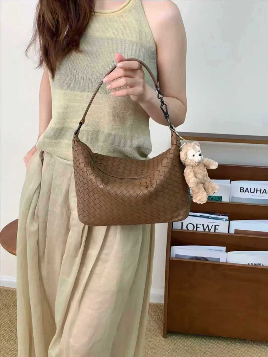 Genuine Sheepskin Leather Woven Dog Walking Bag for Women, Large Capacity Hobo Pillow Shoulder Underarm Purse, Fashionable Casual Handbag for Ladies