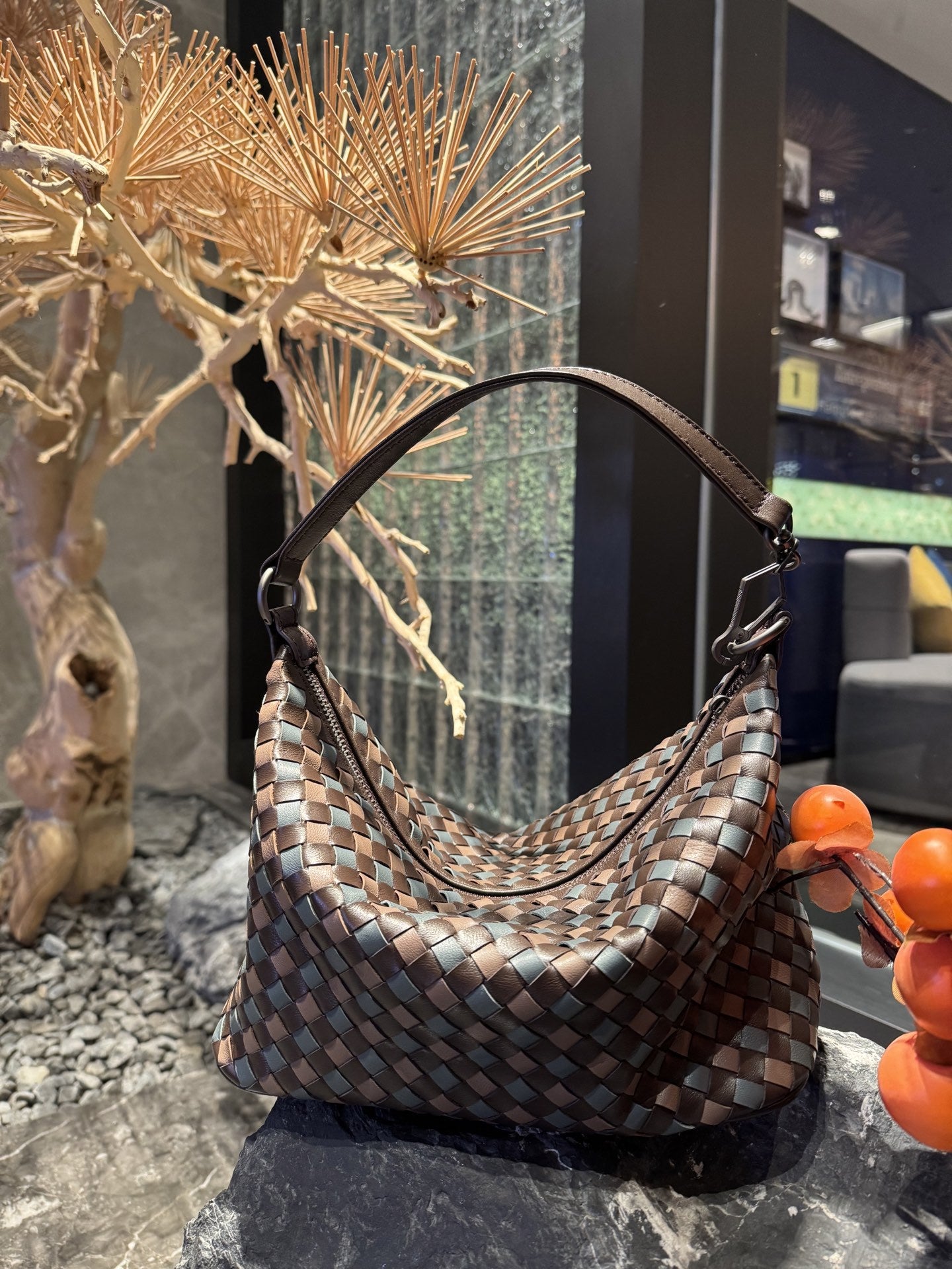 Genuine Sheepskin Leather Woven Dog Walking Bag for Women, Large Capacity Hobo Pillow Shoulder Underarm Purse, Fashionable Casual Handbag for Ladies