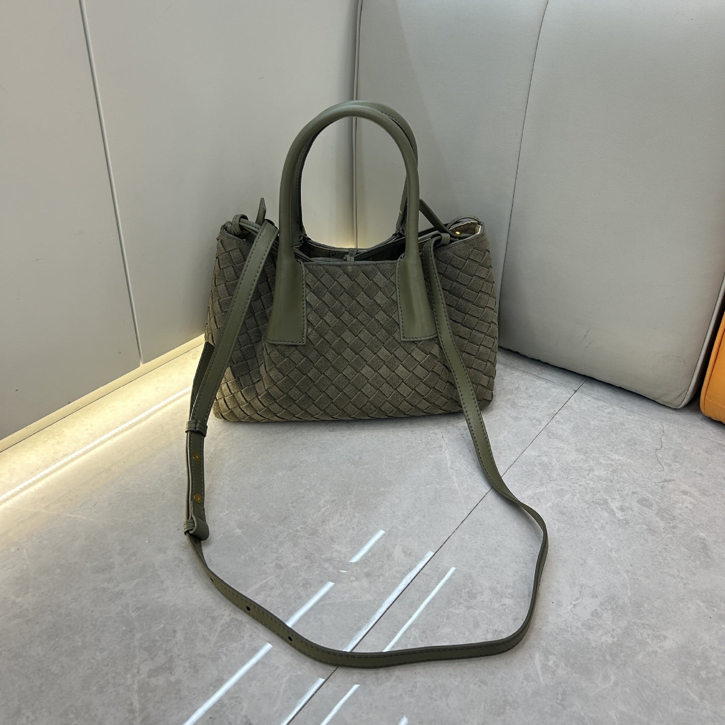 First layer cowhide matte woven tote bag, portable messenger, one shoulder, underarm bag, large capacity mommy bag, women's
