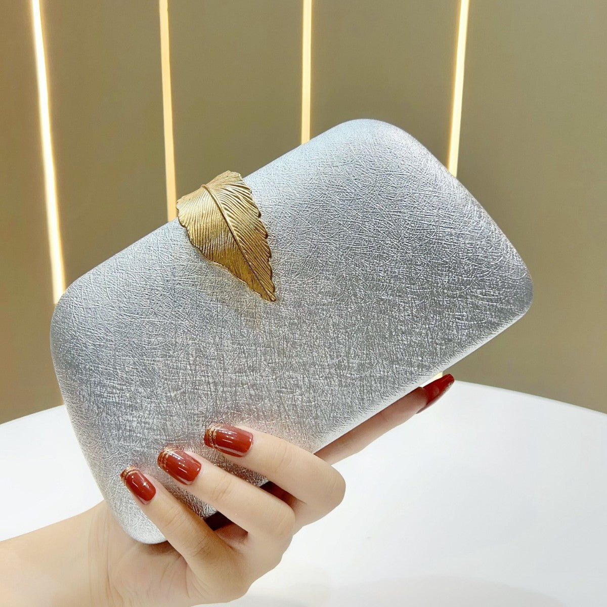 Luxurious Velvet Evening Clutch for Women, A Sophisticated Small Handbag with Elegant Premium Design, Perfect for Cheongsam Formal Gowns Weddings & Banquets