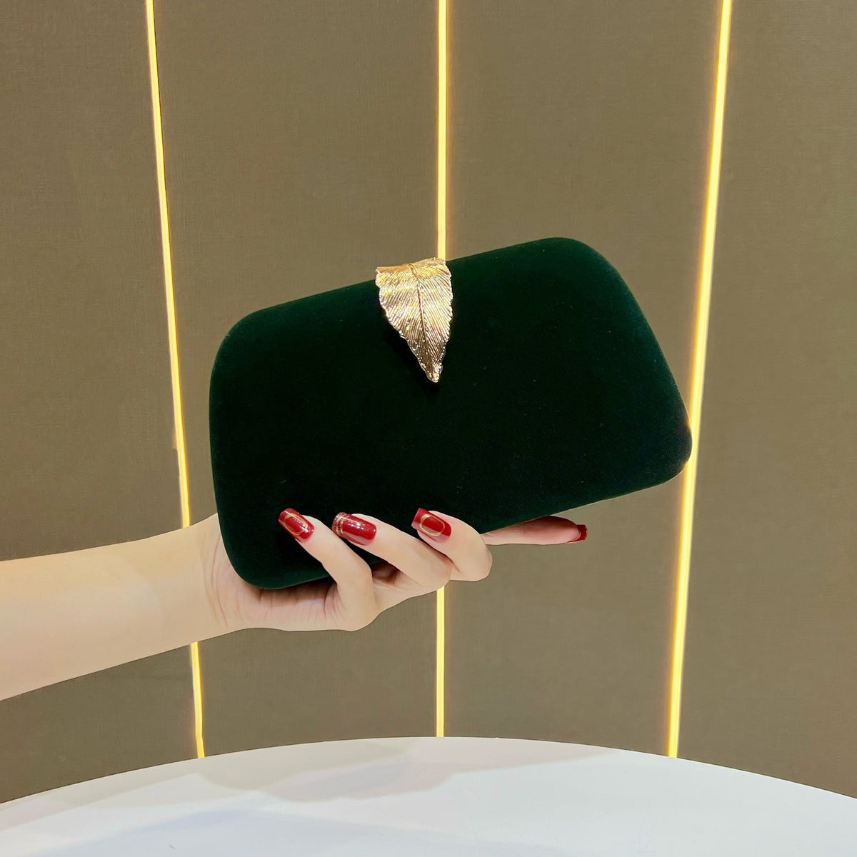 Luxurious Velvet Evening Clutch for Women, A Sophisticated Small Handbag with Elegant Premium Design, Perfect for Cheongsam Formal Gowns Weddings & Banquets