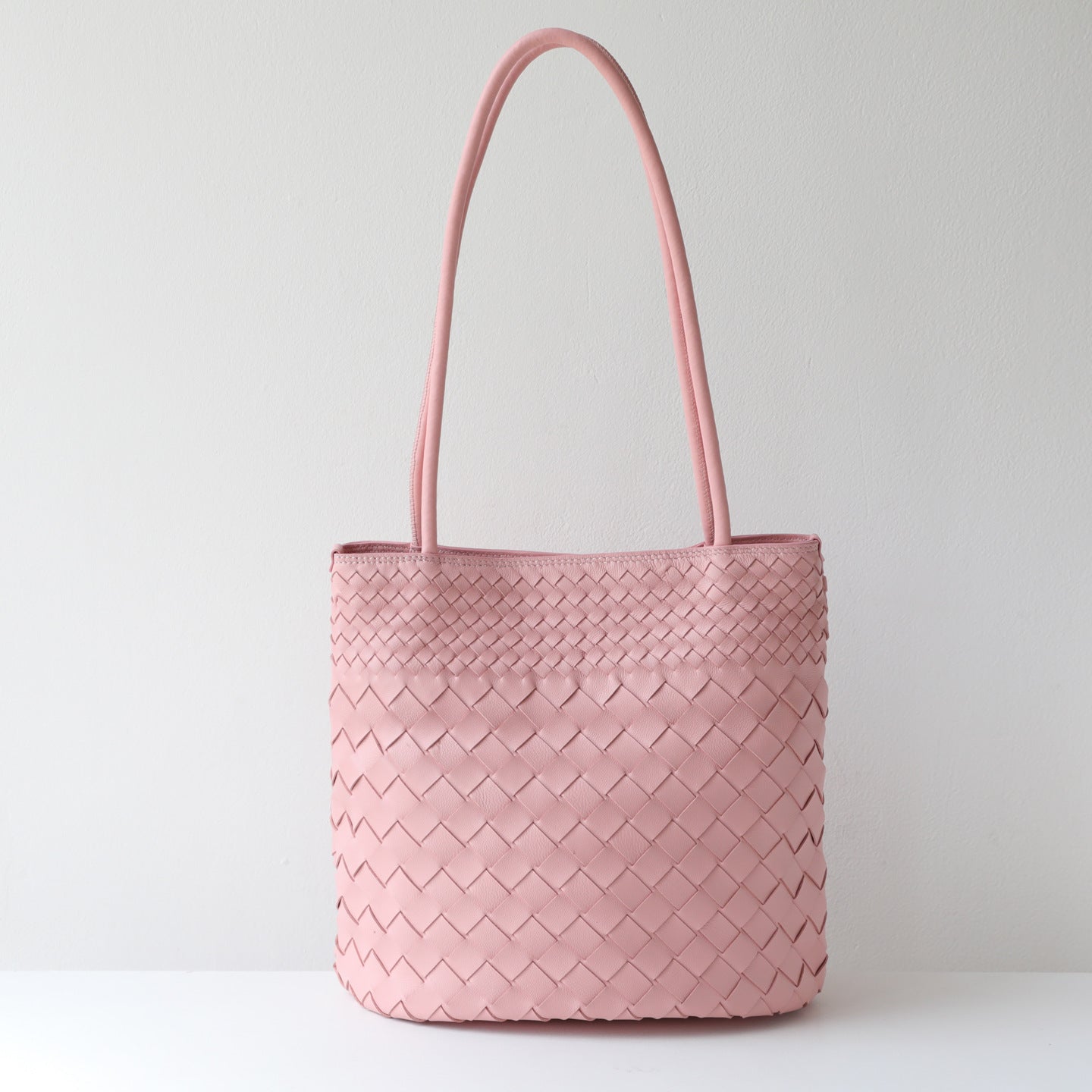 Sheepskin Woven Bucket Bag for Women Large Capacity Commuter Shoulder Handbag, Multi-Compartment Versatile Purse with Premium Artisan Texture