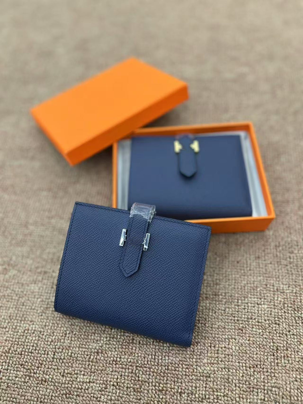 Genuine Leather Wallet for Men, Hermès-Inspired Epsom Leather Bifold Money Clip Wallet with Snap Closure, RFID Blocking Card Holder with 12 Card Slots and 2 Cash Compartments, Large Capacity Business Wallet
