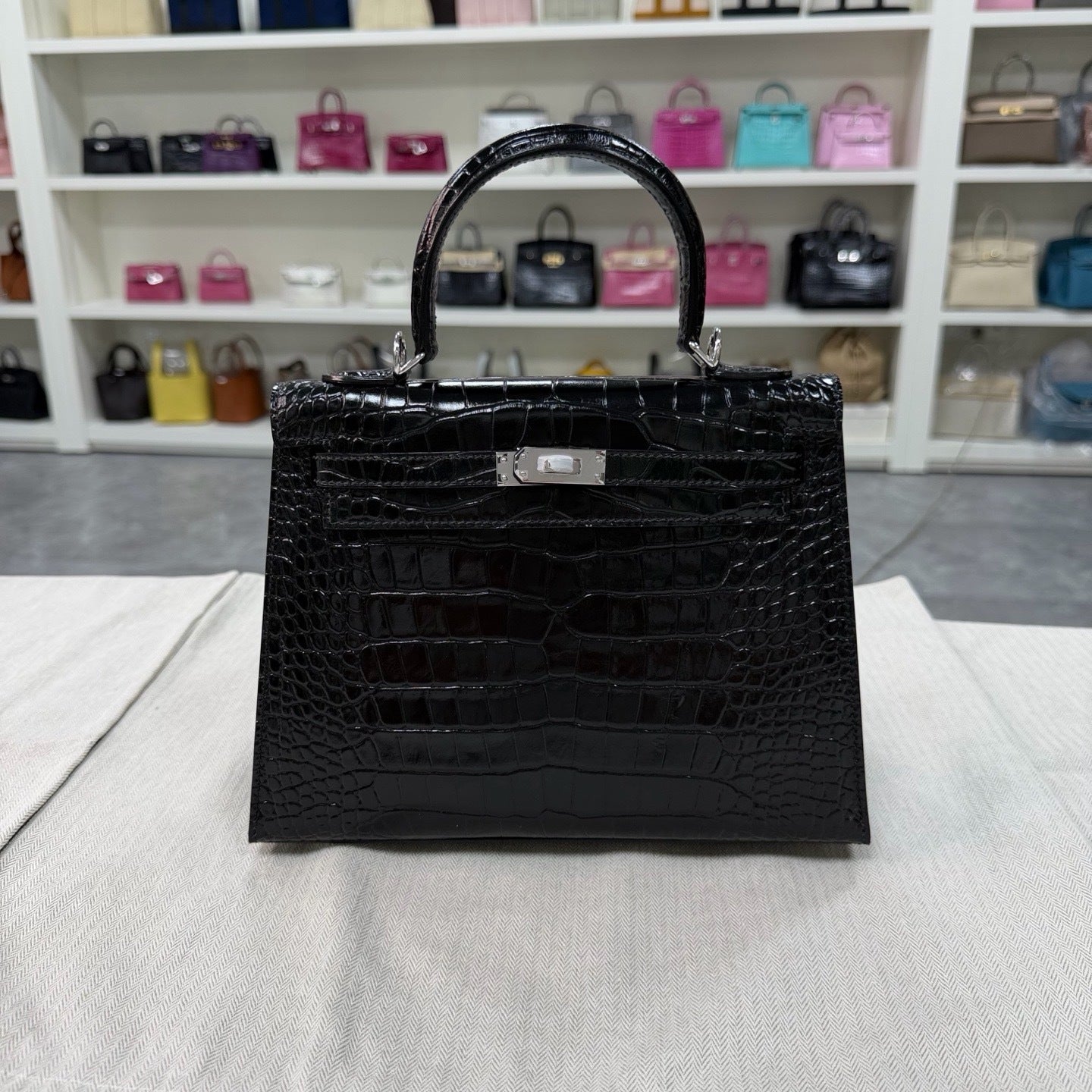Premium 25cm Kelly-Inspired Fully Hand-Stitched Croc-Effect Leather Bag for Women, External Stitching Top-Layer Cowhide with Stainless Steel Hardware, Versatile Top-Handle Crossbody Handbag