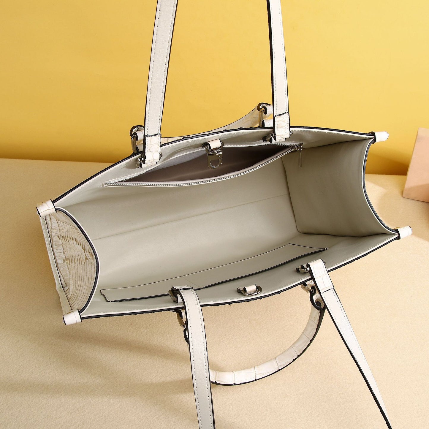 New Arrival Croc-Effect Large Capacity Tote Bag for Women, A Minimalist Versatile Shoulder Crossbody Handbag with Fashionable Everyday Design