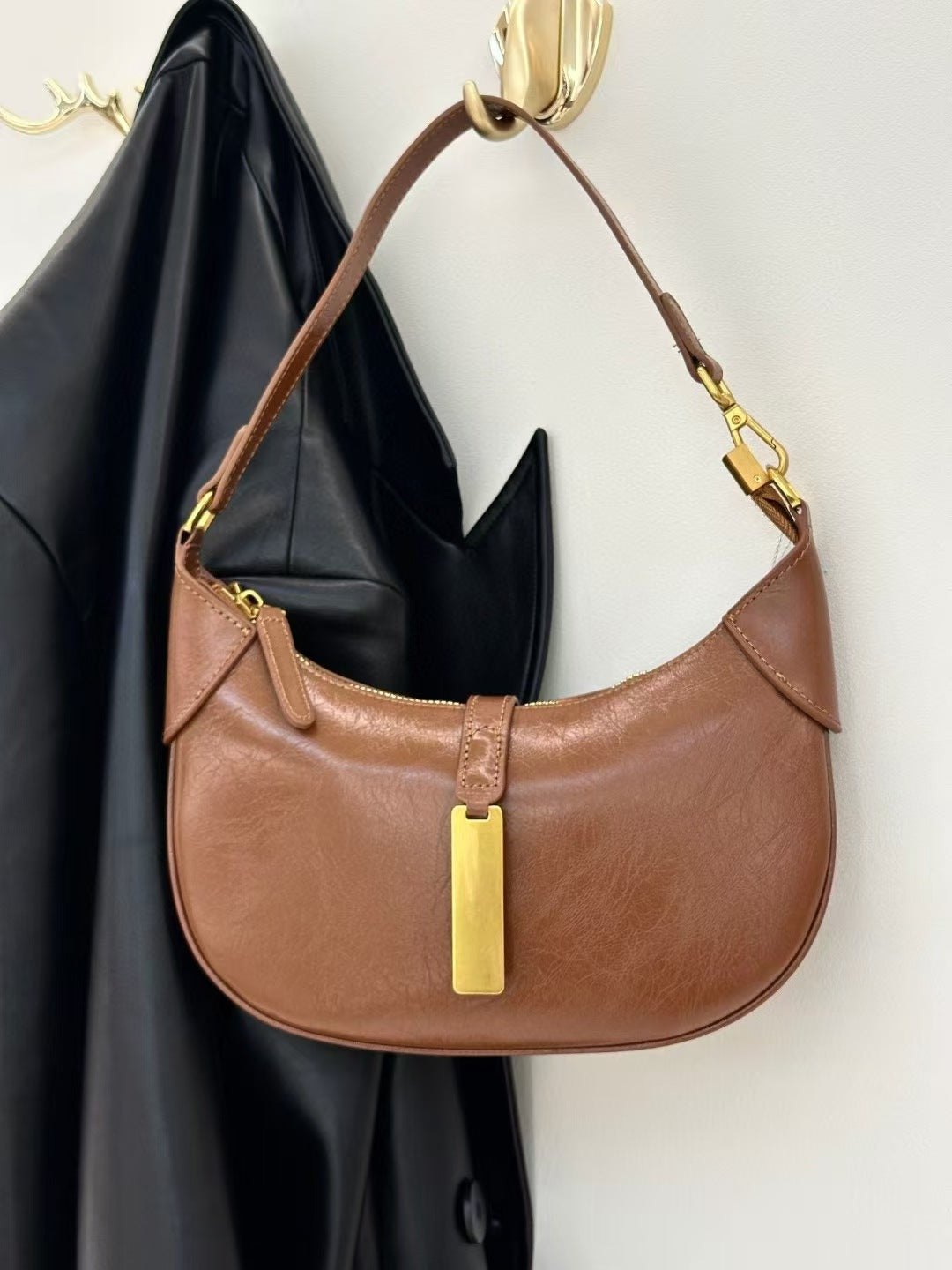 Genuine Leather Croissant Crescent Bag for Women, New Spring Summer Top Handle Underarm Purse, Niche Fashionable Dumpling Shoulder Bag for Ladies