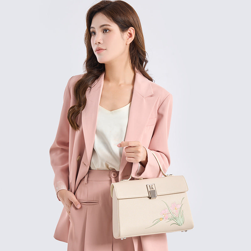 Exquisite Chinese Embroidery Genuine Leather Handbag for Women, Cheongsam-Inspired Elegant Tote with Premium Sophisticated Look, A Thoughtful Gift for Mom
