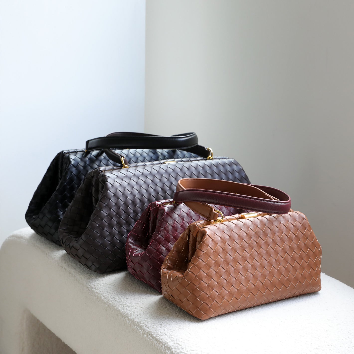Woven Clasp Tote Bag for Women Large Capacity Commuter Shoulder Handbag, Premium Fashion Purse with Elegant Hardware Detail