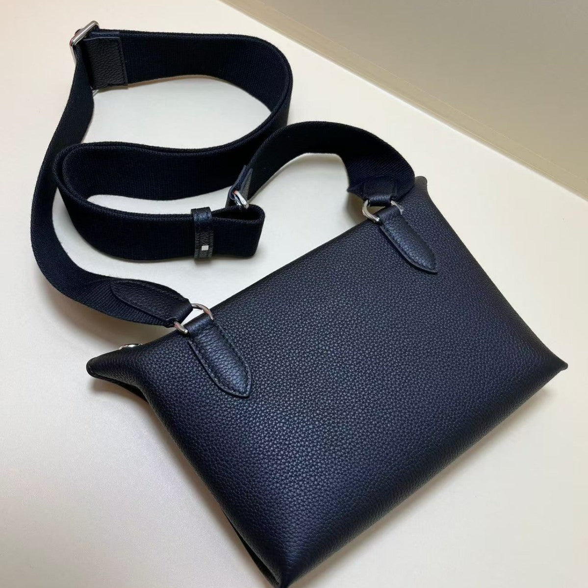 Genuine Top Layer Pebbled Cowhide Chest Bag for Women, New Woven Strap Shoulder Crossbody Bag, Fashionable Casual Daypack for Ladies