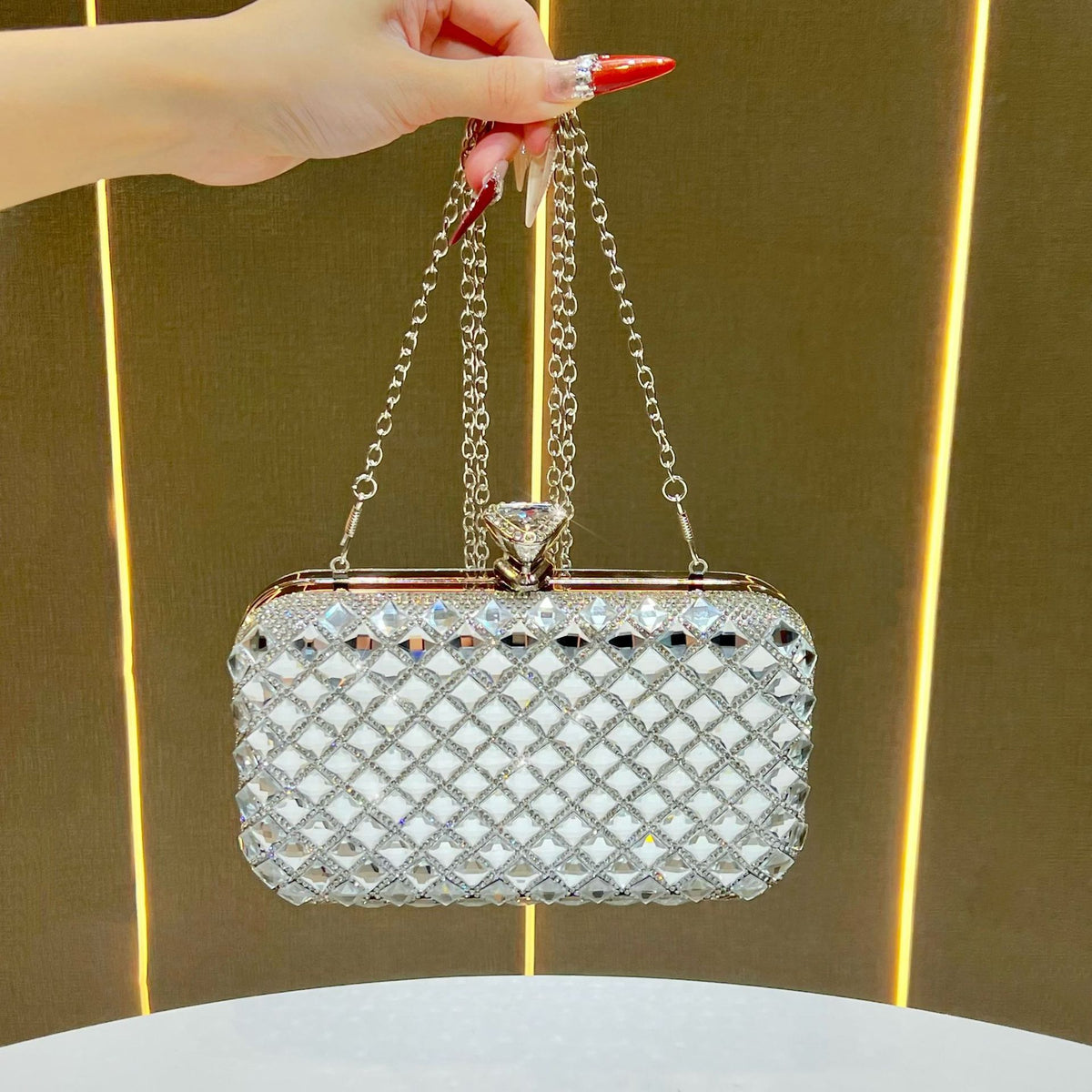 Dazzling Rhinestone-Embellished Evening Clutch for Women, A Sparkly Crossbody Bag with Elegant Design, Perfect for Formal Dresses Parties Weddings & Banquets