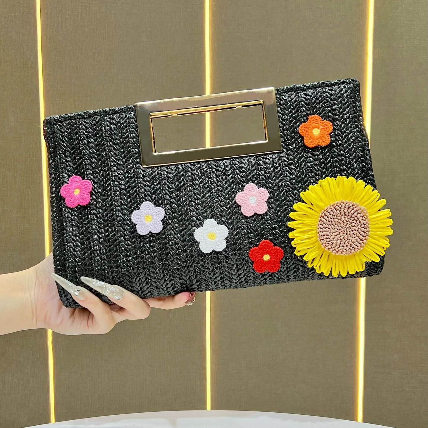 Chic Woven Straw Clutch for Women, A Stylish Chain Crossbody Shoulder Handbag with Top Handle & Eye-Catching Design, Perfect for Summer Beach Vacations & Everyday Style