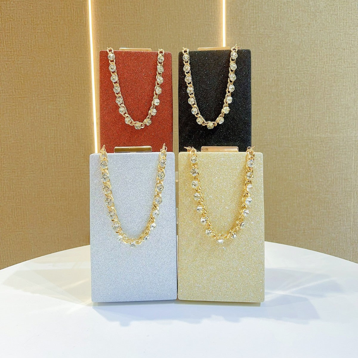 Chic Chain Top-Handle Evening Bag for Women, A Turn-Lock Banquet Purse Perfect for Formal Dresses with Convenient Phone Compartment