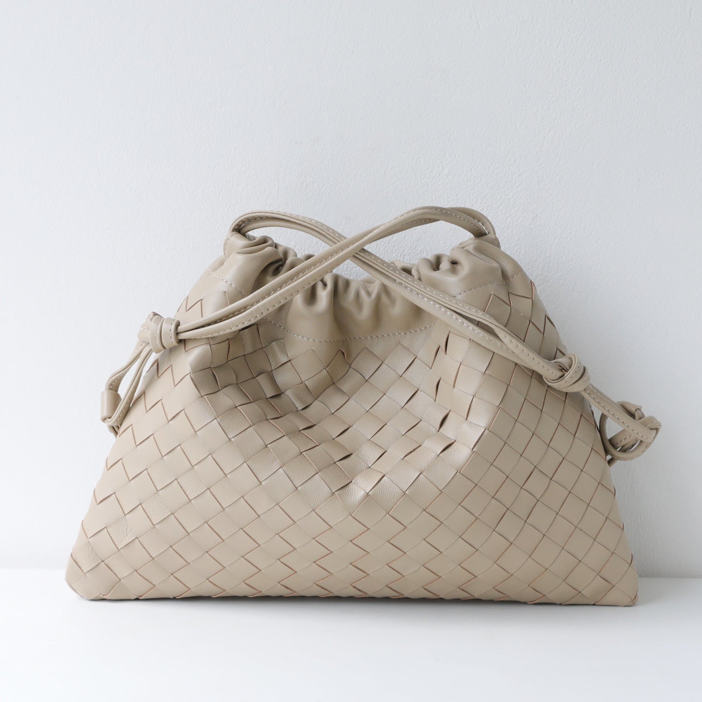 Sheepskin Woven Dumpling Drawstring Bag for Women Genuine Leather Underarm Shoulder Crossbody Handbag, Versatile Purse with Soft Textured Design