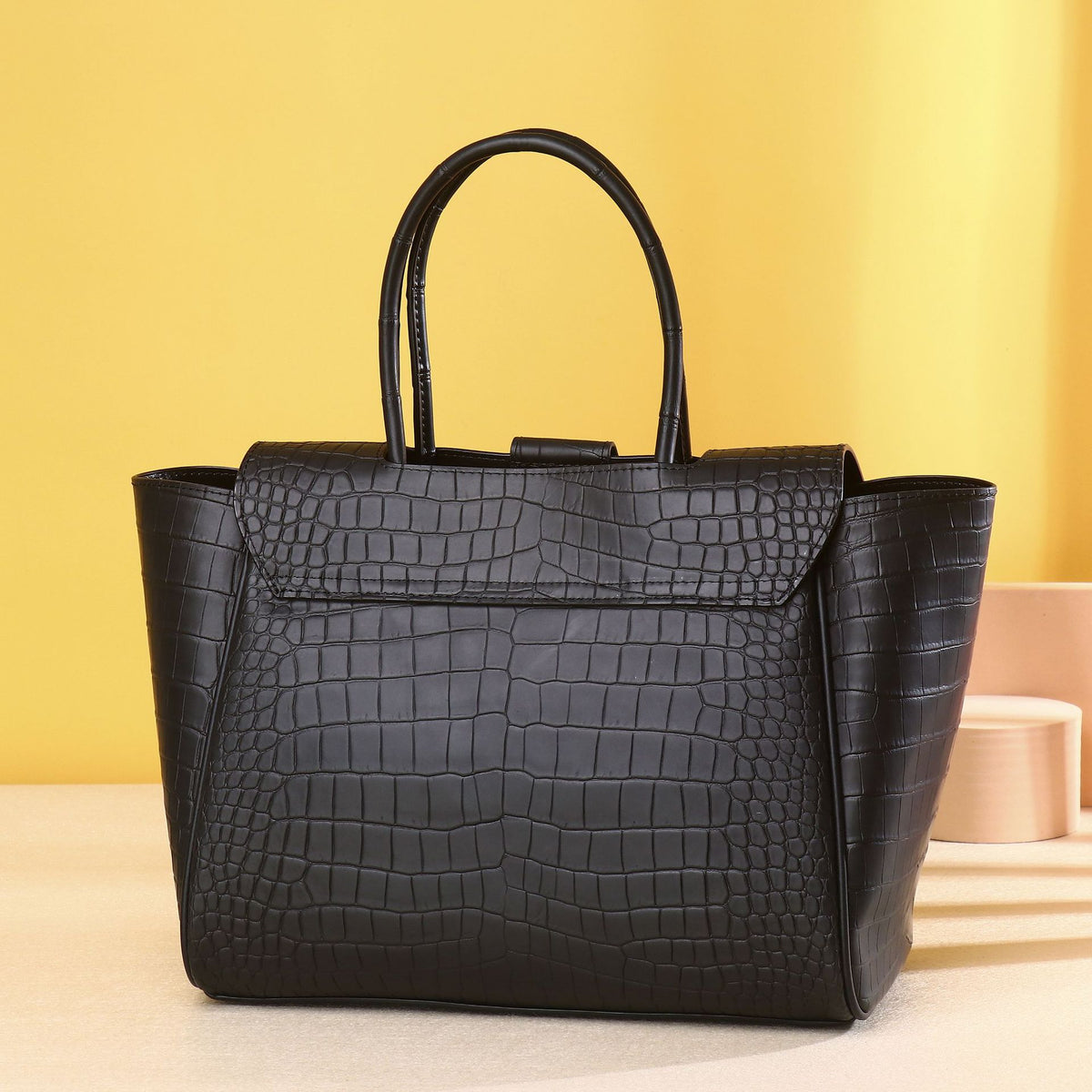 New Arrival Matte Black Croc-Effect Classic Handbag for Women, A Large Capacity Top-Handle Shoulder Crossbody Bag with Premium Design