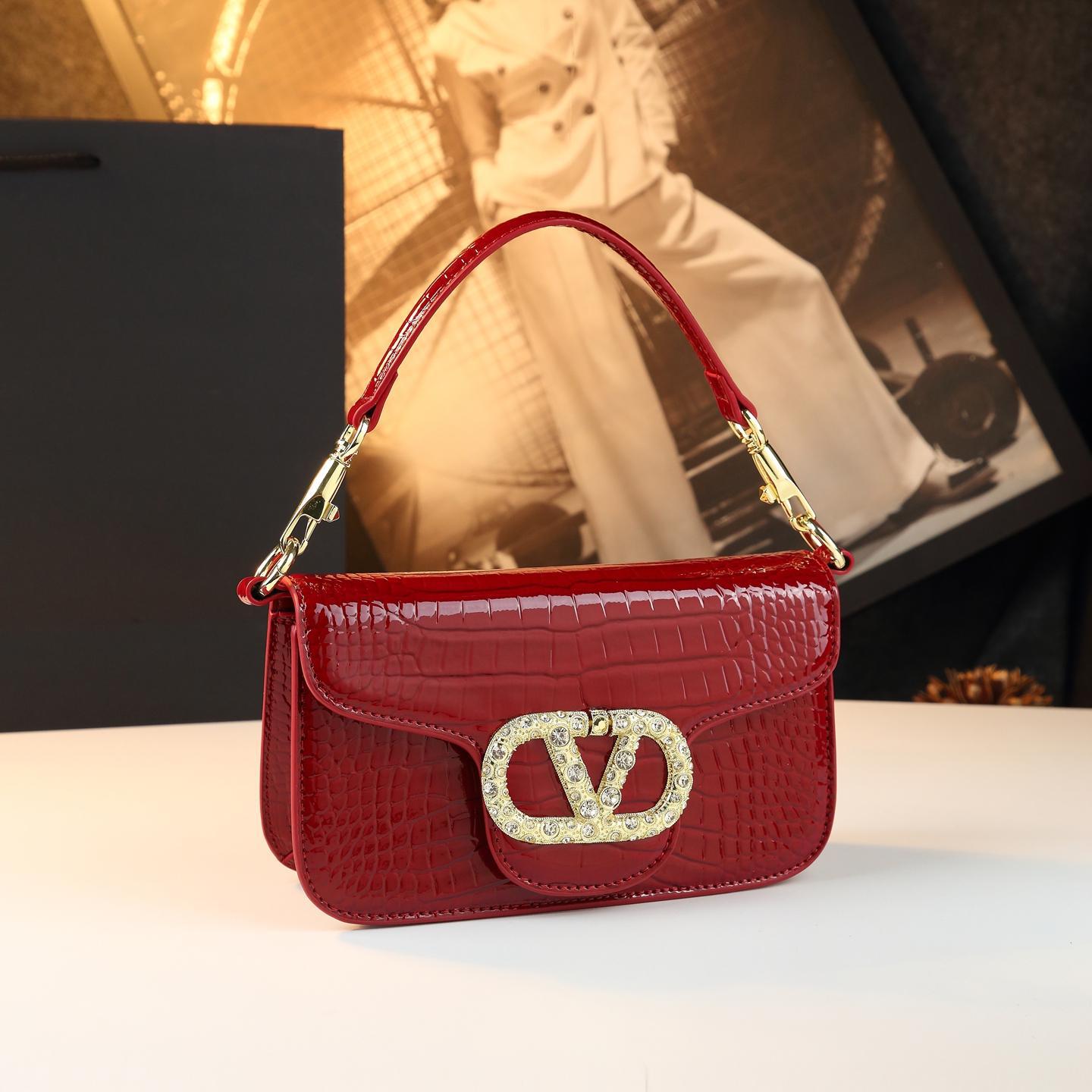New Arrival Croc-Effect Light Luxury Small Square Bag for Women, A Genuine Leather Chain Crossbody Shoulder Handbag with Fashionable Design