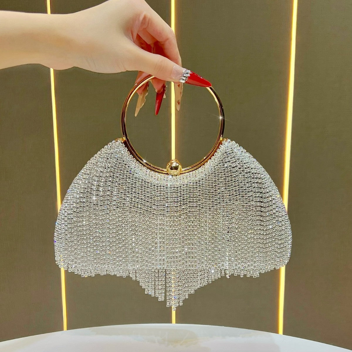 Dazzling Tassel Evening Clutch for Women, A Chic Sparkly Top-Handle Crossbody Bag with Versatile Elegant Design, Perfect for Formal Gowns Weddings & Special Occasions