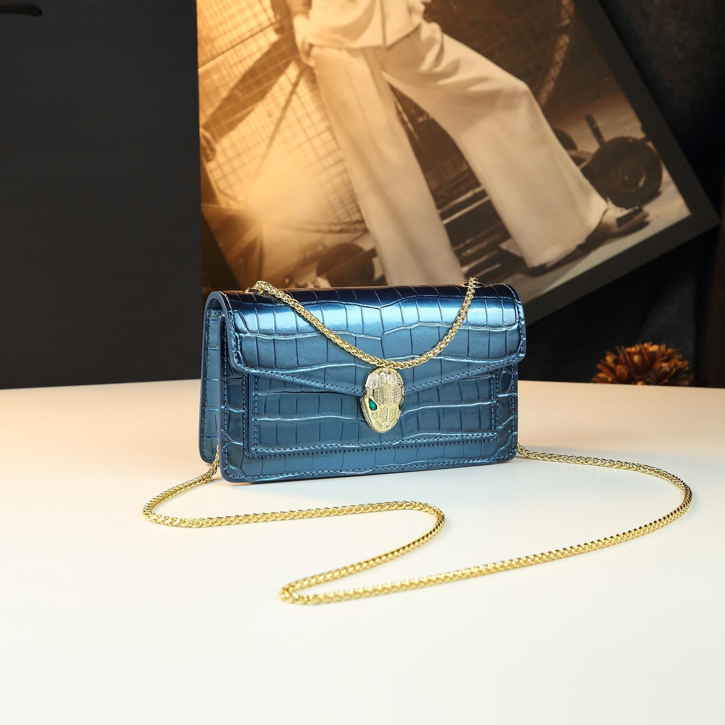 New Arrival Exquisite Small Square Chain Bag for Women, A Croc-Effect Serpent-Head Genuine Leather Top-Handle Crossbody Handbag with Fashionable Design
