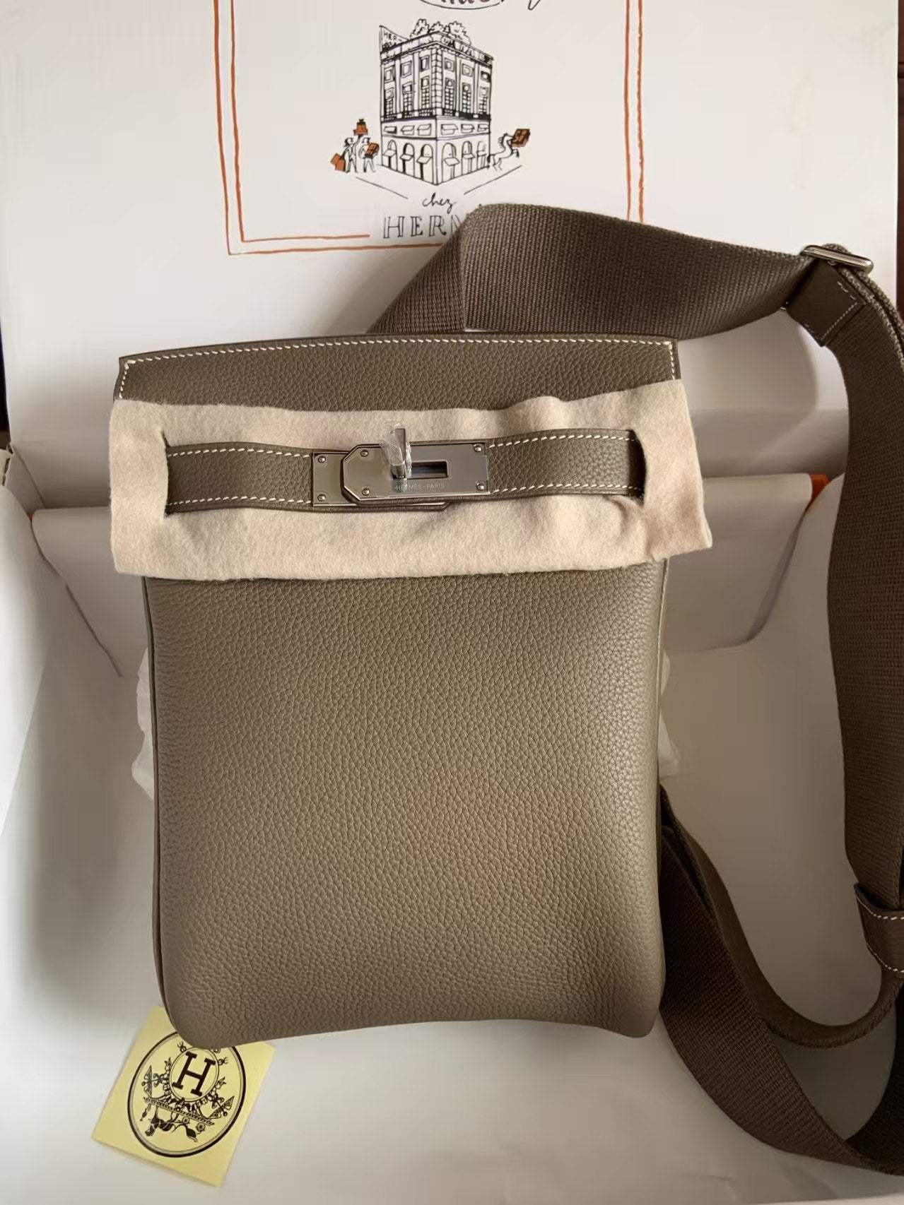 Genuine Top Layer Togo Pebbled Leather Chest Bag for Men and Women, Hermès-Style Unisex Waist Crossbody Shoulder Purse, Minimalist Fashionable Casual Daypack for Ladies and Gentlemen