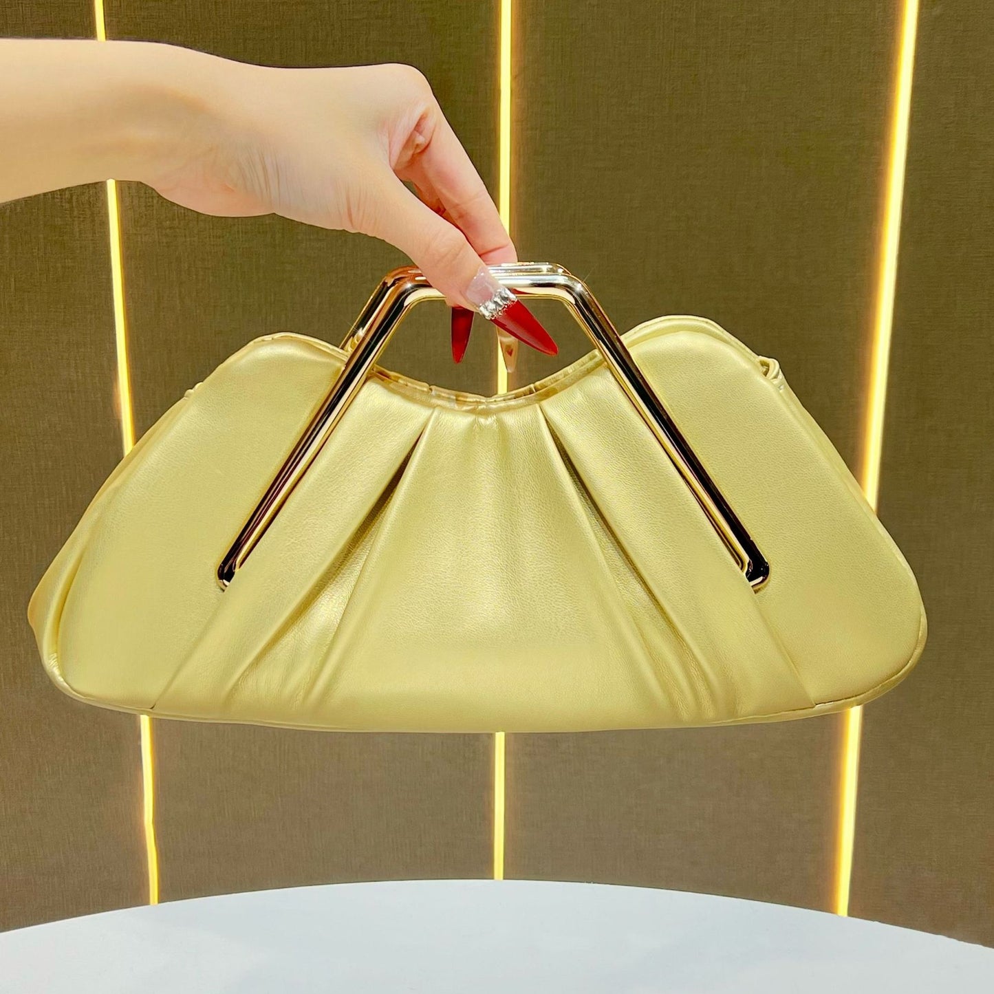 New Arrival Pleated Top-Handle Bag for Women, A Boutique-Style Pleated Clutch with Glamorous Elegant Design, Versatile Evening Handbag for Banquets & Special Occasions