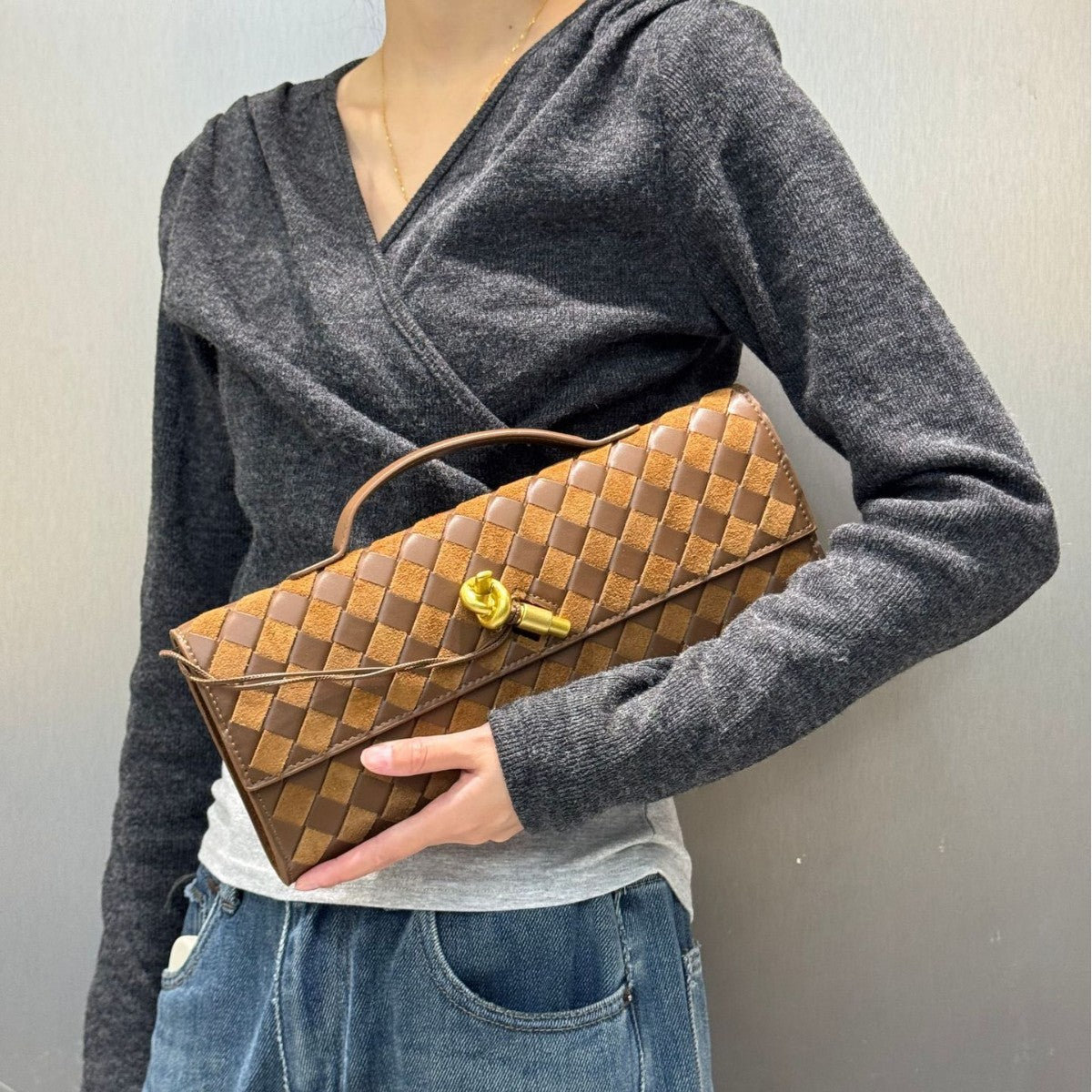 Matte leather spliced woven clutch, vintage metal latch evening bag, fashionable baguette bag for women