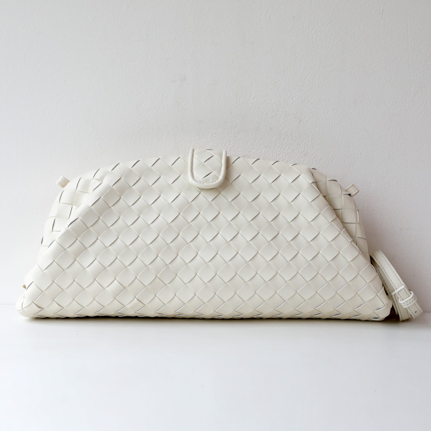 Woven Cloud Clasp Bag for Women Genuine Leather Large Capacity Shoulder Crossbody Handbag, Versatile Niche Purse with Soft Textured Design