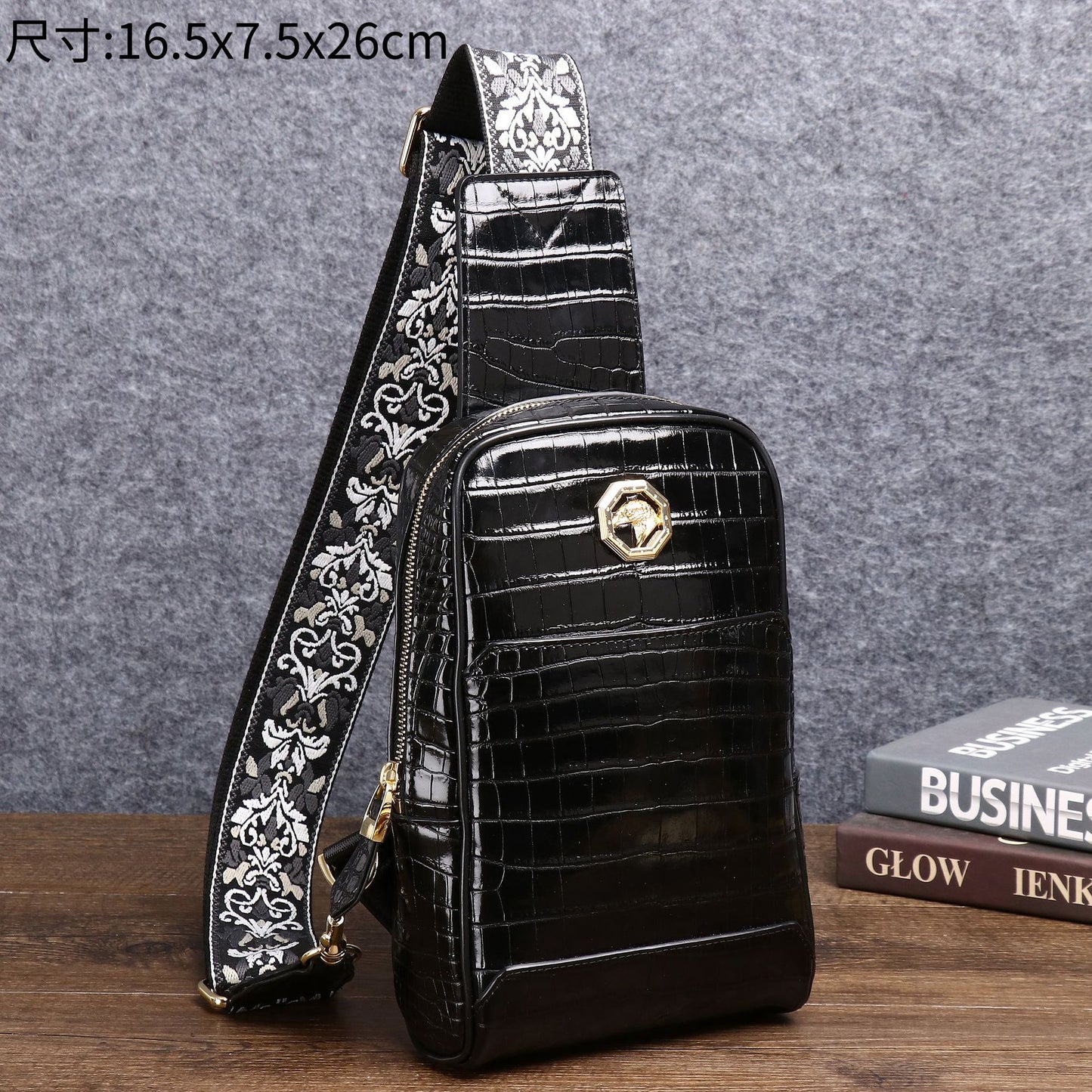 New Arrival Croc-Effect Chest Bag for Men, A Fashionable Crossbody Front Pack with Outdoor Casual Design