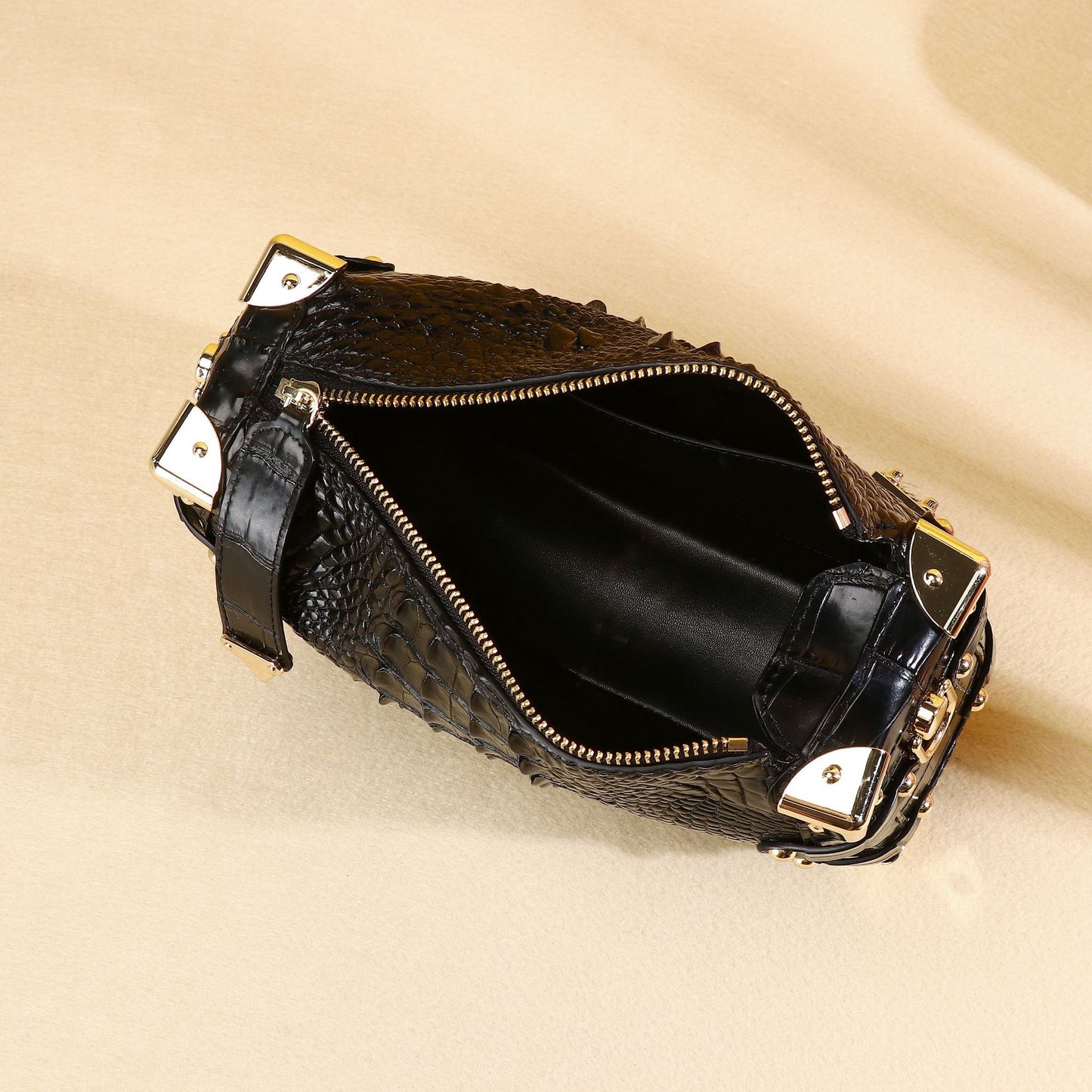 New Arrival Croc-Effect Square Box Bag for Women, A Studded Crossbody Handbag with Casual Lazy Style Design