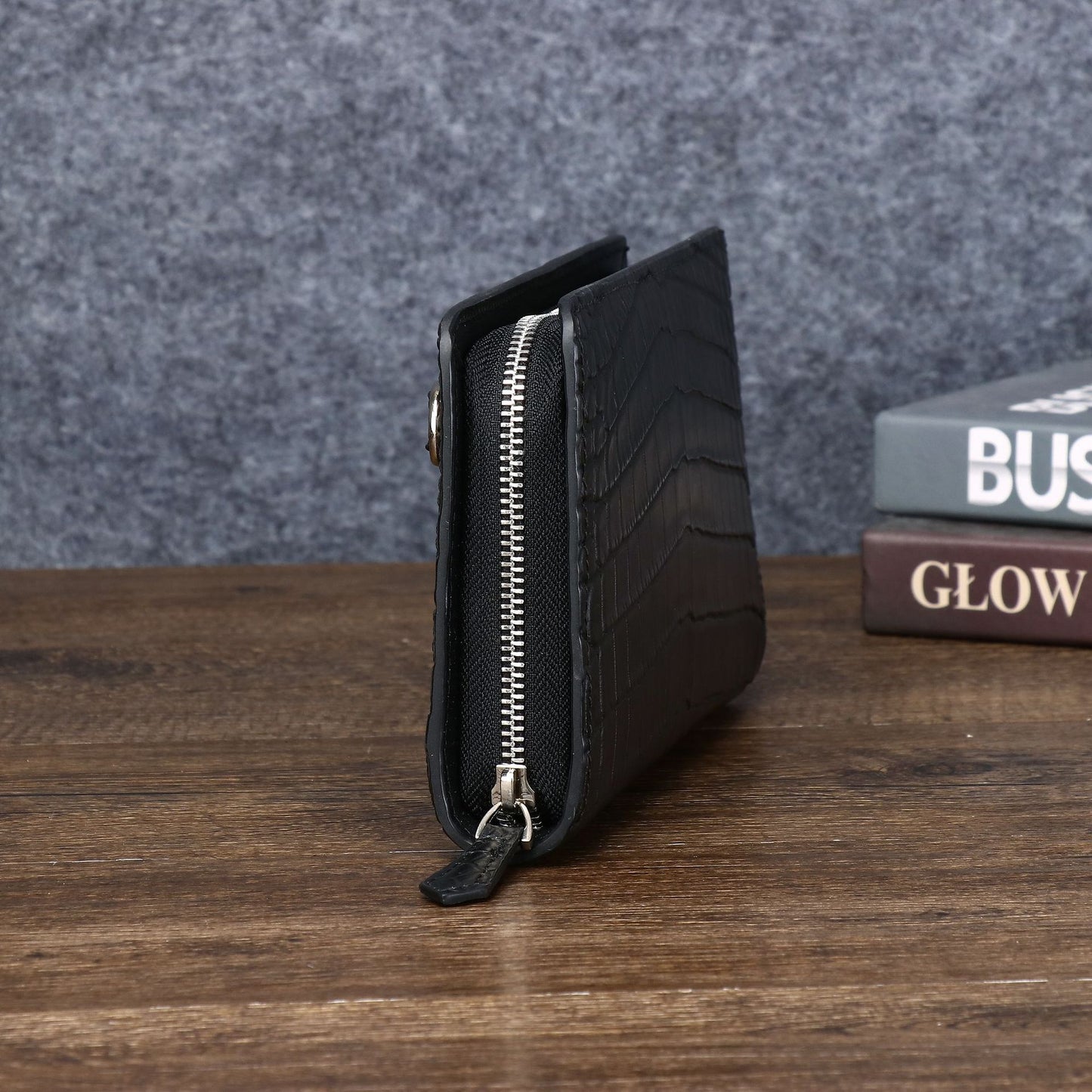 New Arrival Matte Croc-Effect Men's Clutch Wallet, A Multi-Card Handheld Business Bag with Wrist Strap & High-End Sophisticated Design