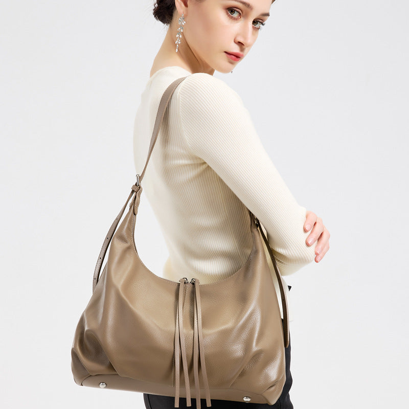 Trendy Tote Bag for Women Large Capacity Commuter Shoulder Underarm Handbag, Versatile Purse with Modern Everyday Style