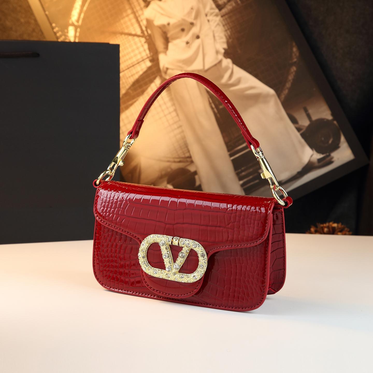 New Arrival Croc-Effect Light Luxury Small Square Bag for Women, A Genuine Leather Chain Crossbody Shoulder Handbag with Fashionable Design