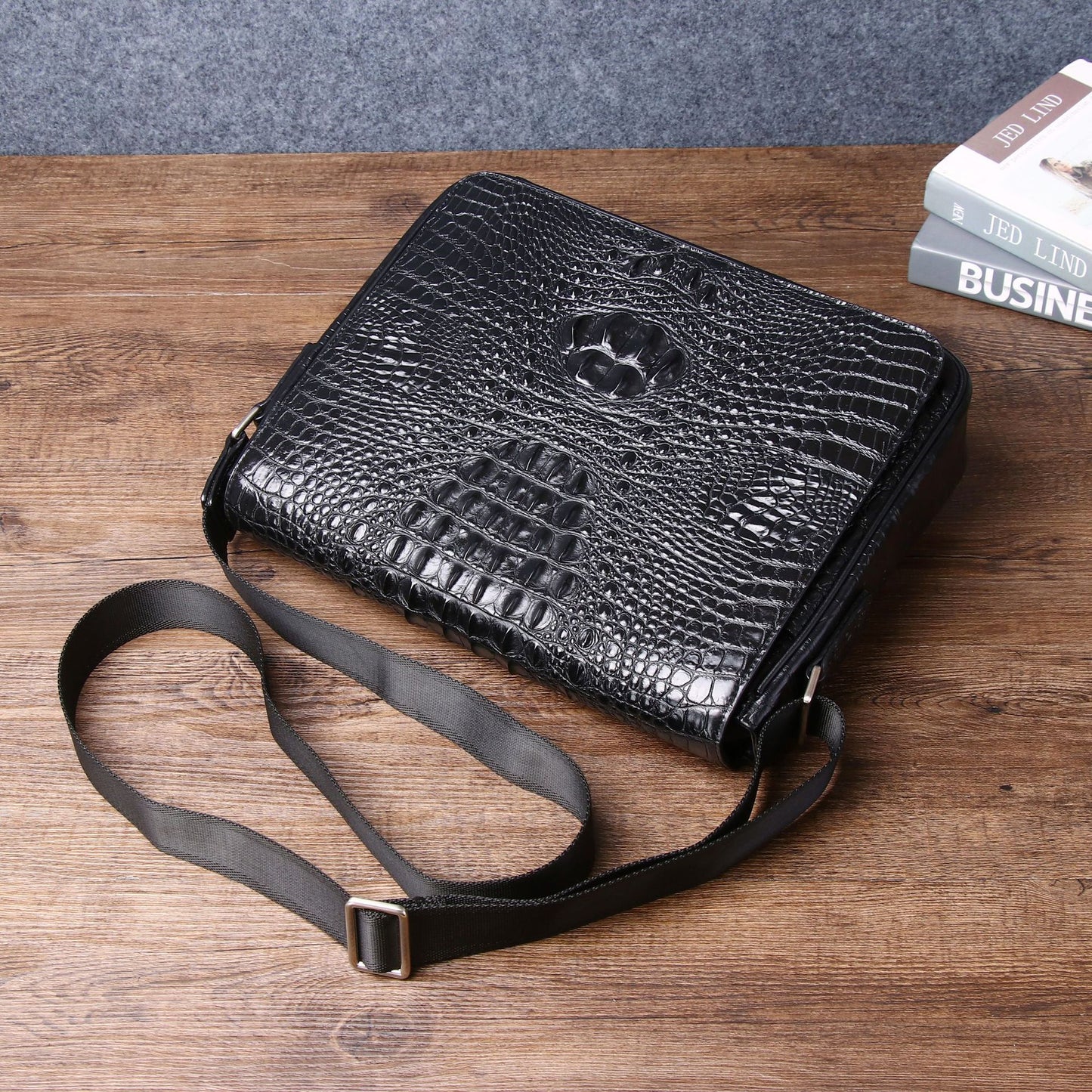 New Arrival Croc-Effect Genuine Leather Messenger Bag for Men, A Classic Horizontal Shoulder Crossbody Bag Perfect for Outdoor & Casual Style