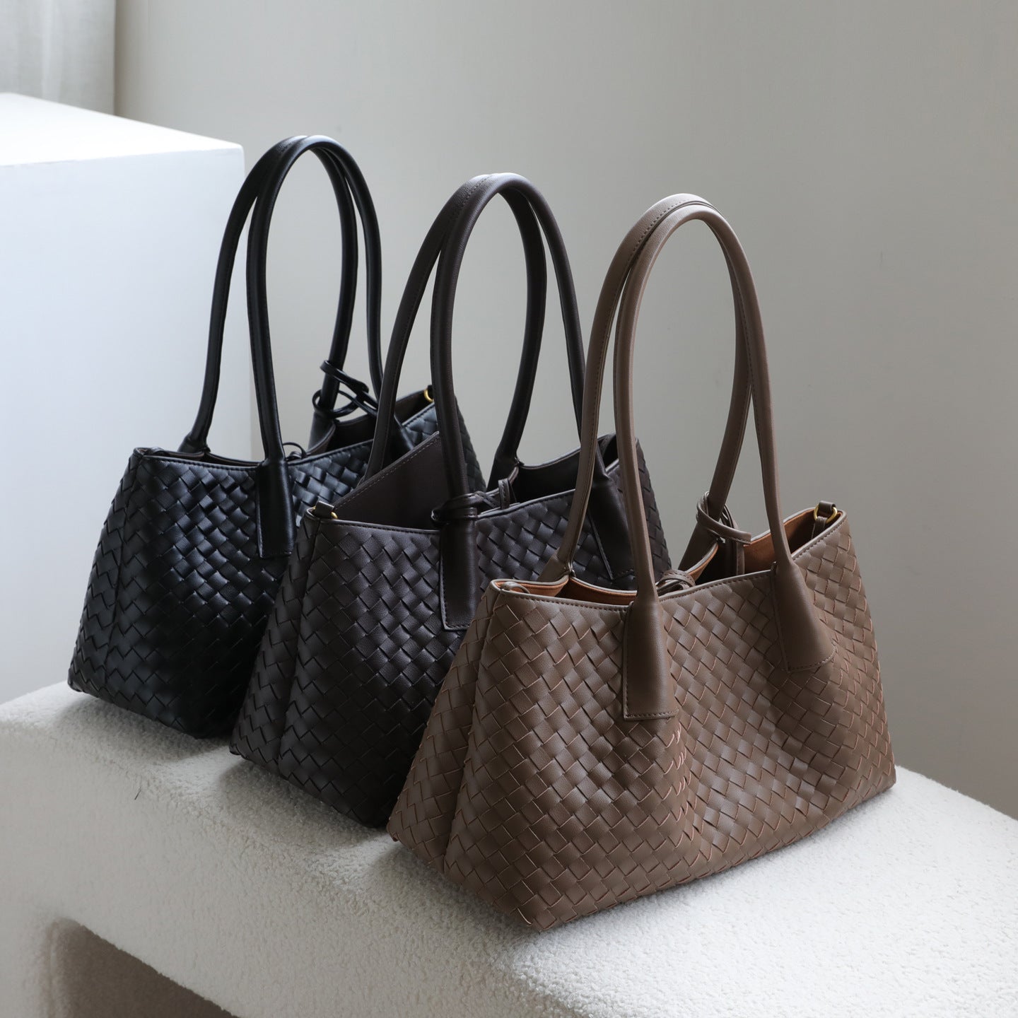 Genuine Leather Woven Underarm Bag for Women Large Capacity Commuter Shoulder Handbag, Niche Versatile Purse with Artisan Texture