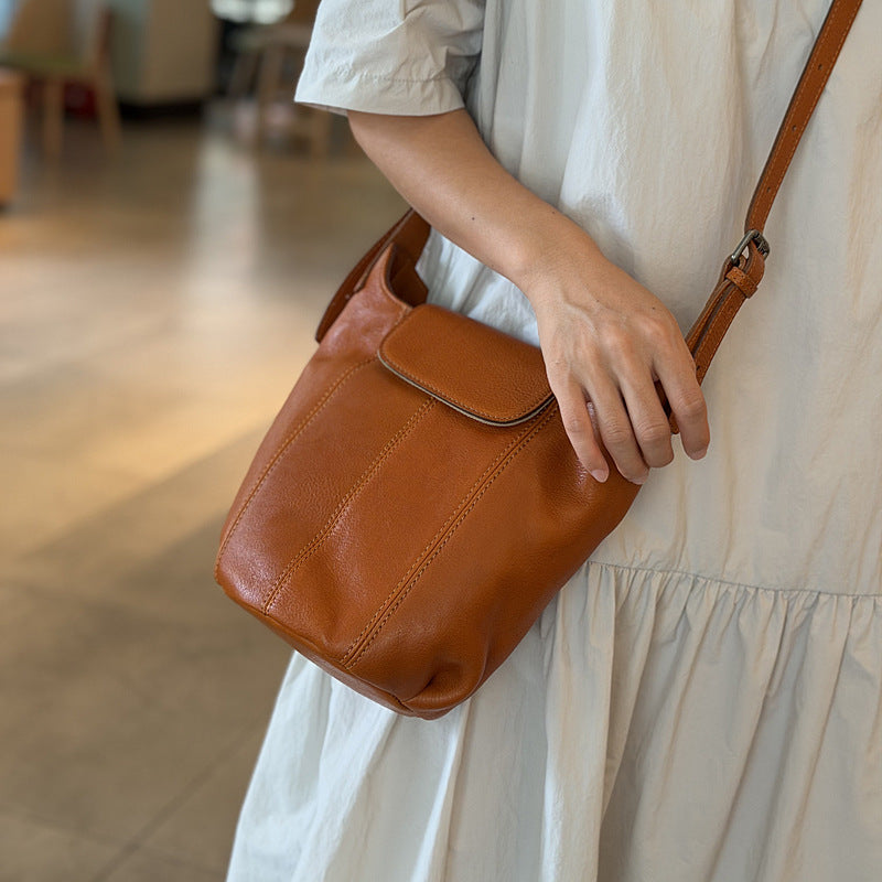 Vegetable-Tanned Cowhide Bucket Bag for Women, Casual Chic Shoulder Crossbody Purse, Pleated Top Layer Leather Handbag for Ladies