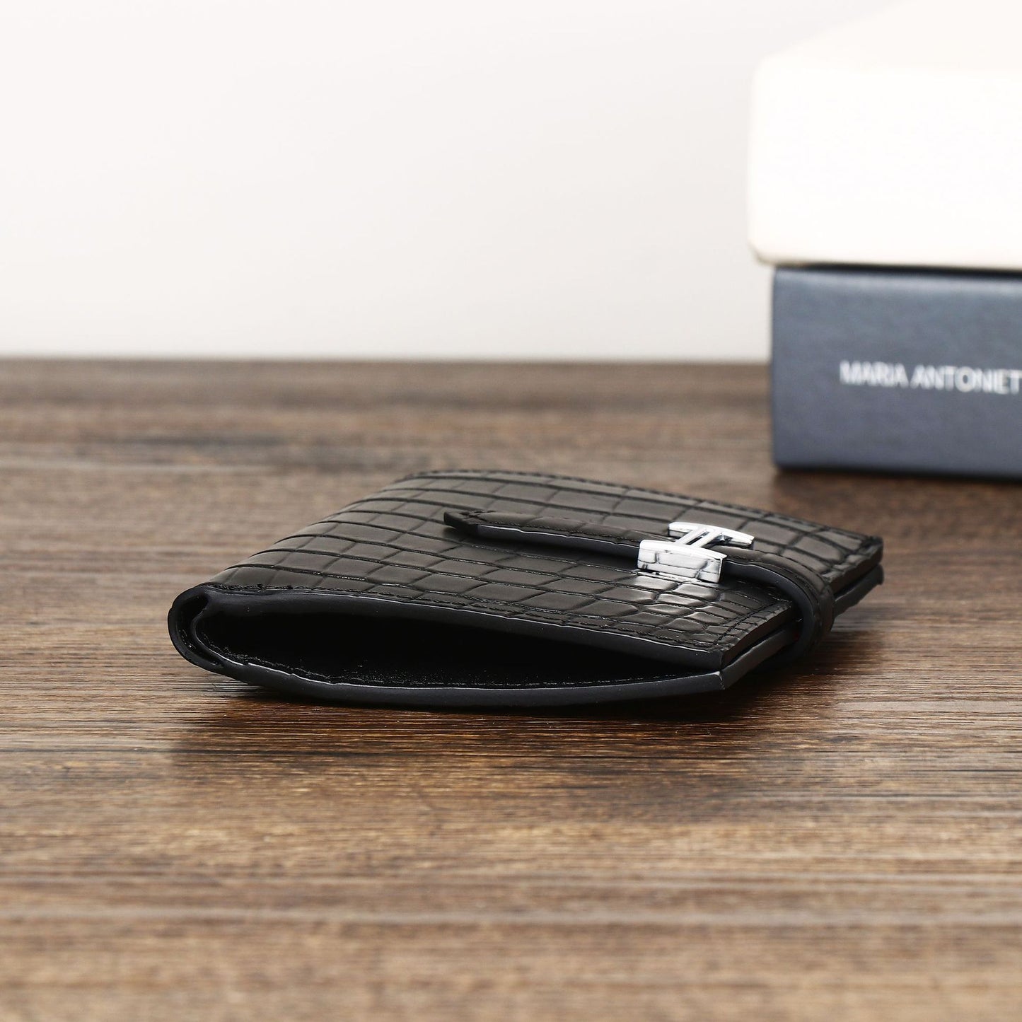 New Arrival Matte Croc-Effect Small Vertical Wallet for Men, A Multi-Card Bi-Fold Coin Purse with Fashionable Compact Design