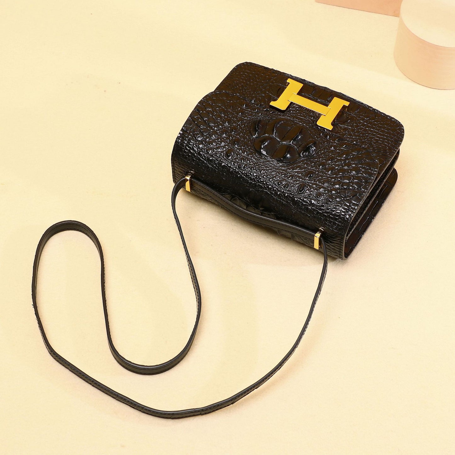 New Arrival Croc-Effect Small Square Bag for Women, A Chain Crossbody Shoulder Handbag with Trendy Croc-Pattern Design