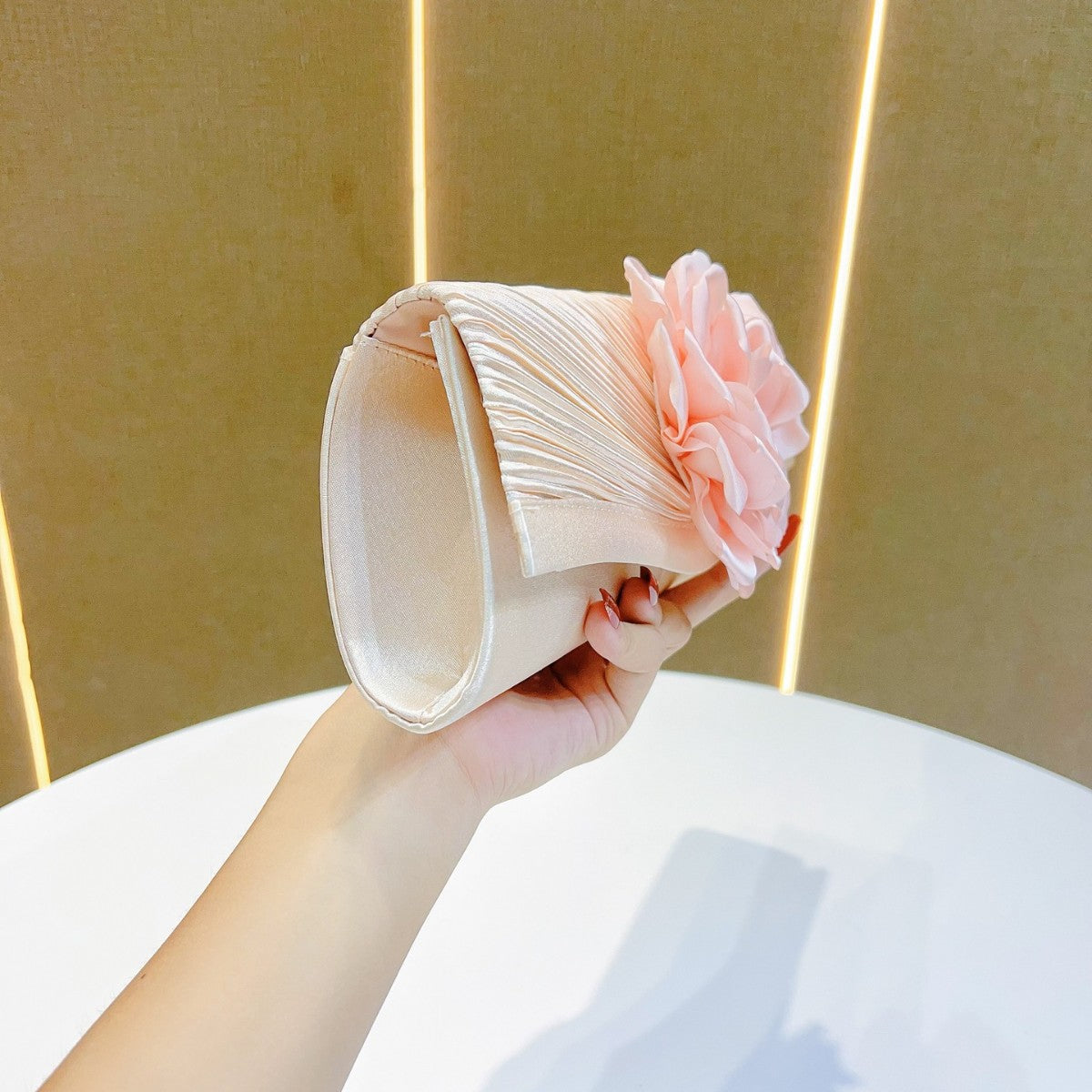 Elegant Pleated Evening Clutch for Women, A Floral Chanel-Style Crossbody Banquet Bag with Premium Sophisticated Design, Perfect for Formal Dresses & Special Occasions