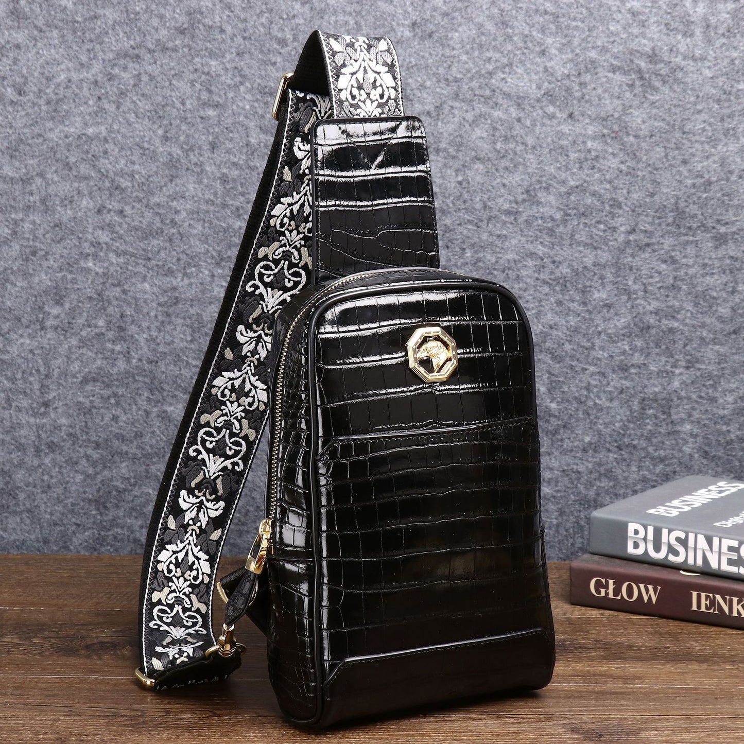 New Arrival Croc-Effect Chest Bag for Men, A Fashionable Crossbody Front Pack with Outdoor Casual Design