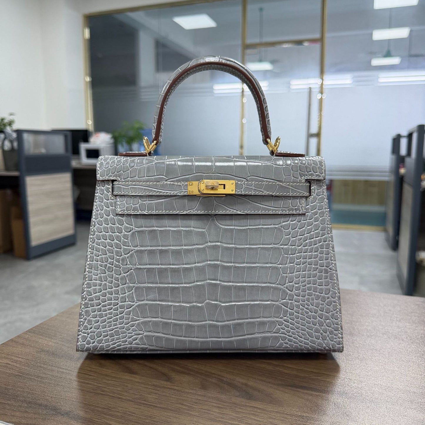 Premium 25cm Kelly-Inspired Fully Hand-Stitched Croc-Effect Leather Bag for Women, External Stitching Top-Layer Cowhide with Stainless Steel Hardware, Versatile Top-Handle Crossbody Handbag