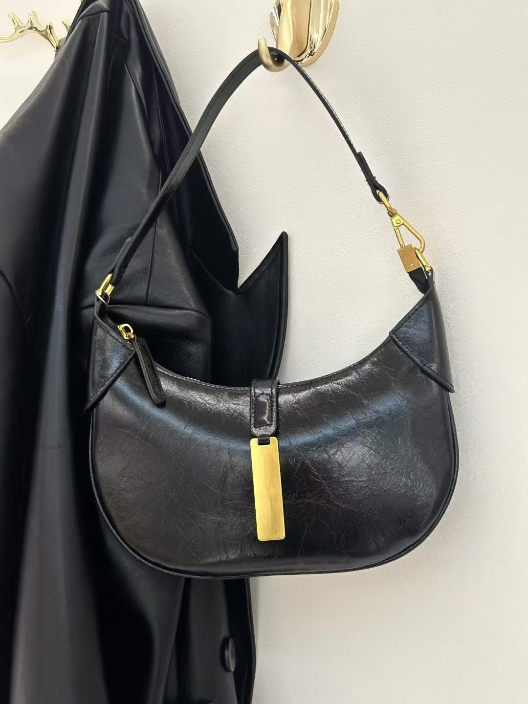 Genuine Leather Croissant Crescent Bag for Women, New Spring Summer Top Handle Underarm Purse, Niche Fashionable Dumpling Shoulder Bag for Ladies