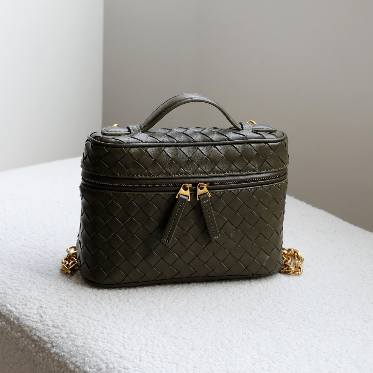 Handwoven Sheepskin Box Mini Bag for Women Commuter Shoulder Crossbody Handbag, Niche Designer Purse with Chain Strap and Woven Texture