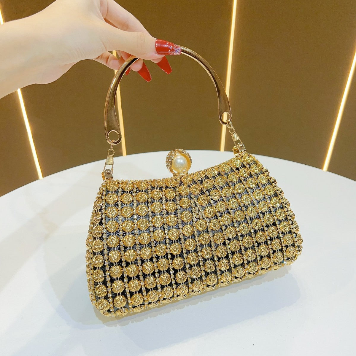 Exquisite New Chinese Vintage Rhinestone Bridal Clutch for Women, A Premium Crystal-Embellished Top-Handle Evening Bag, Perfect for Cheongsam Weddings Banquets & Formal Gowns