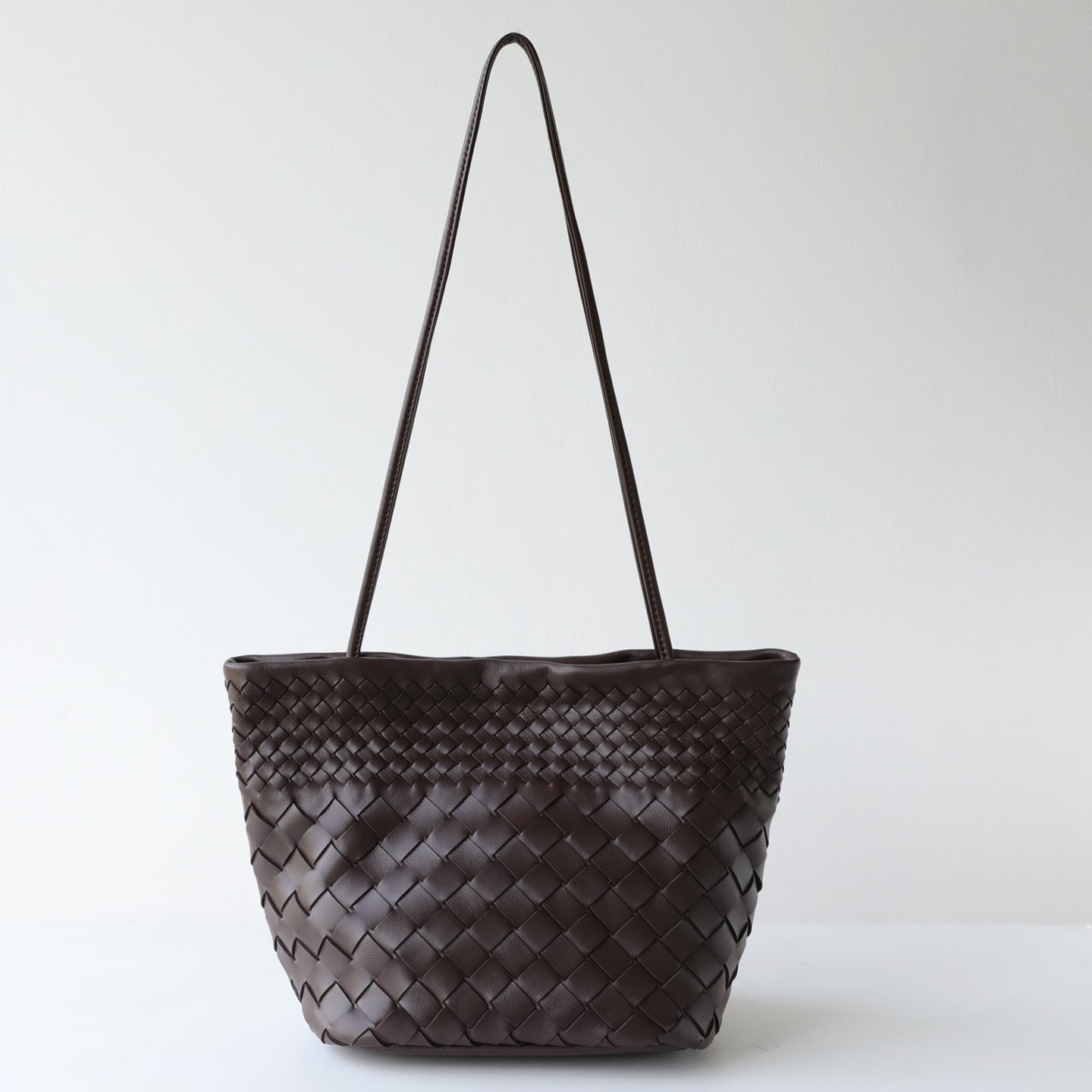 Sheepskin Woven Bucket Underarm Bag for Women Niche Slouchy Commuter Shoulder Handbag, Versatile Genuine Leather Purse with Soft Artisan Texture
