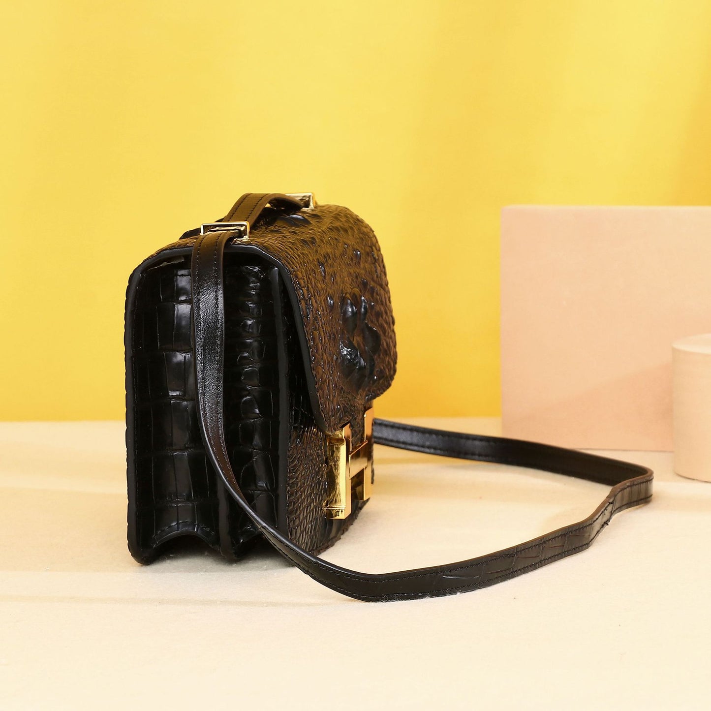 New Arrival Croc-Effect Small Square Bag for Women, A Chain Crossbody Shoulder Handbag with Trendy Croc-Pattern Design