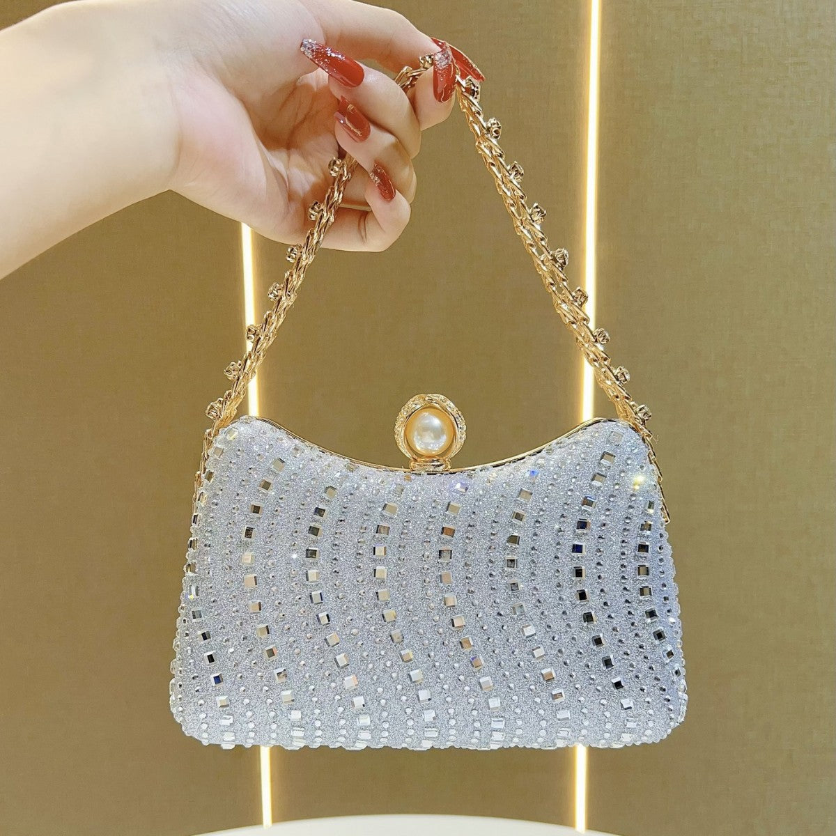 Elegant Rhinestone-Embellished Vintage Evening Bag for Women, A Premium Crystal Top-Handle Chain Crossbody Handbag with Sophisticated Design, Perfect for Banquets Weddings & Special Occasions
